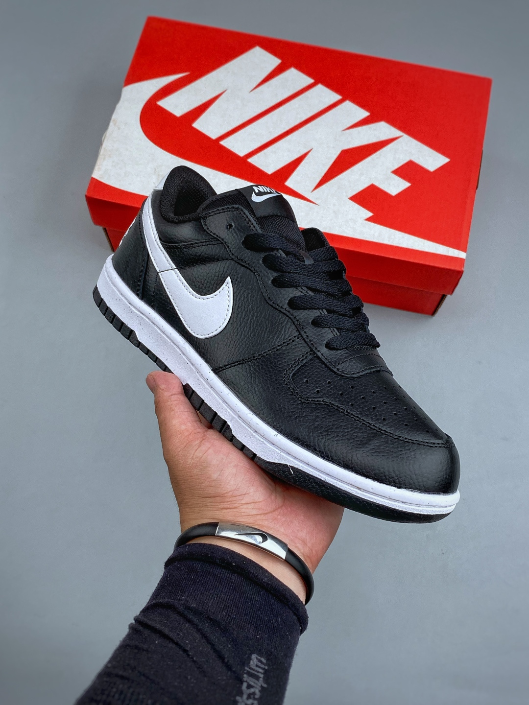 BIG NIKE LOW