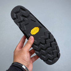 F 其乐Clarks Wallebee 乐福风格袋鼠鞋注意户外防水面料Gore-Tex的面料 结合工装优 F 其乐Clarks Wallebee 乐福风格袋鼠鞋注意户外防水面料Gore-Tex的面料 结合工装优