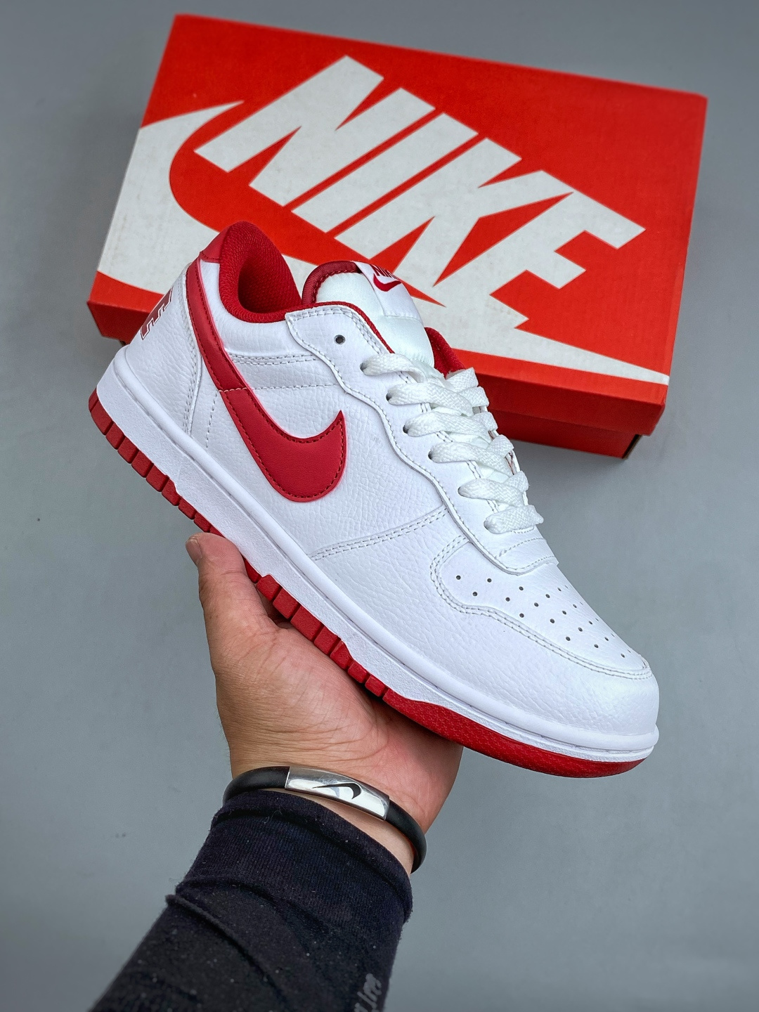 BIG NIKE LOW