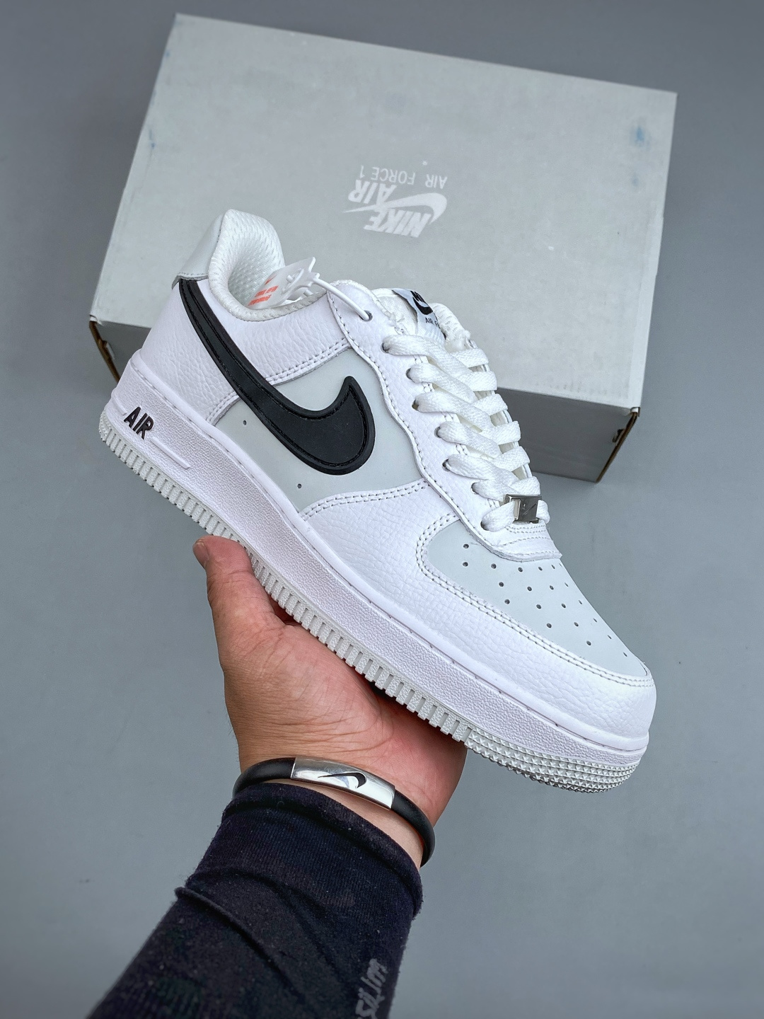 NIKE AIR FORCE 1'07 LV8