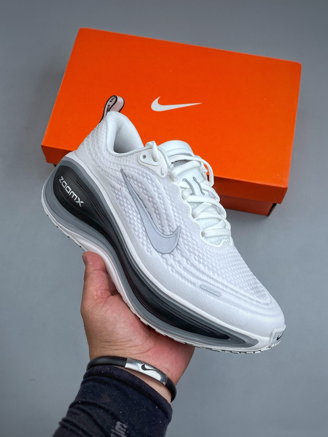 NIKE VOMERO PLUS RUN