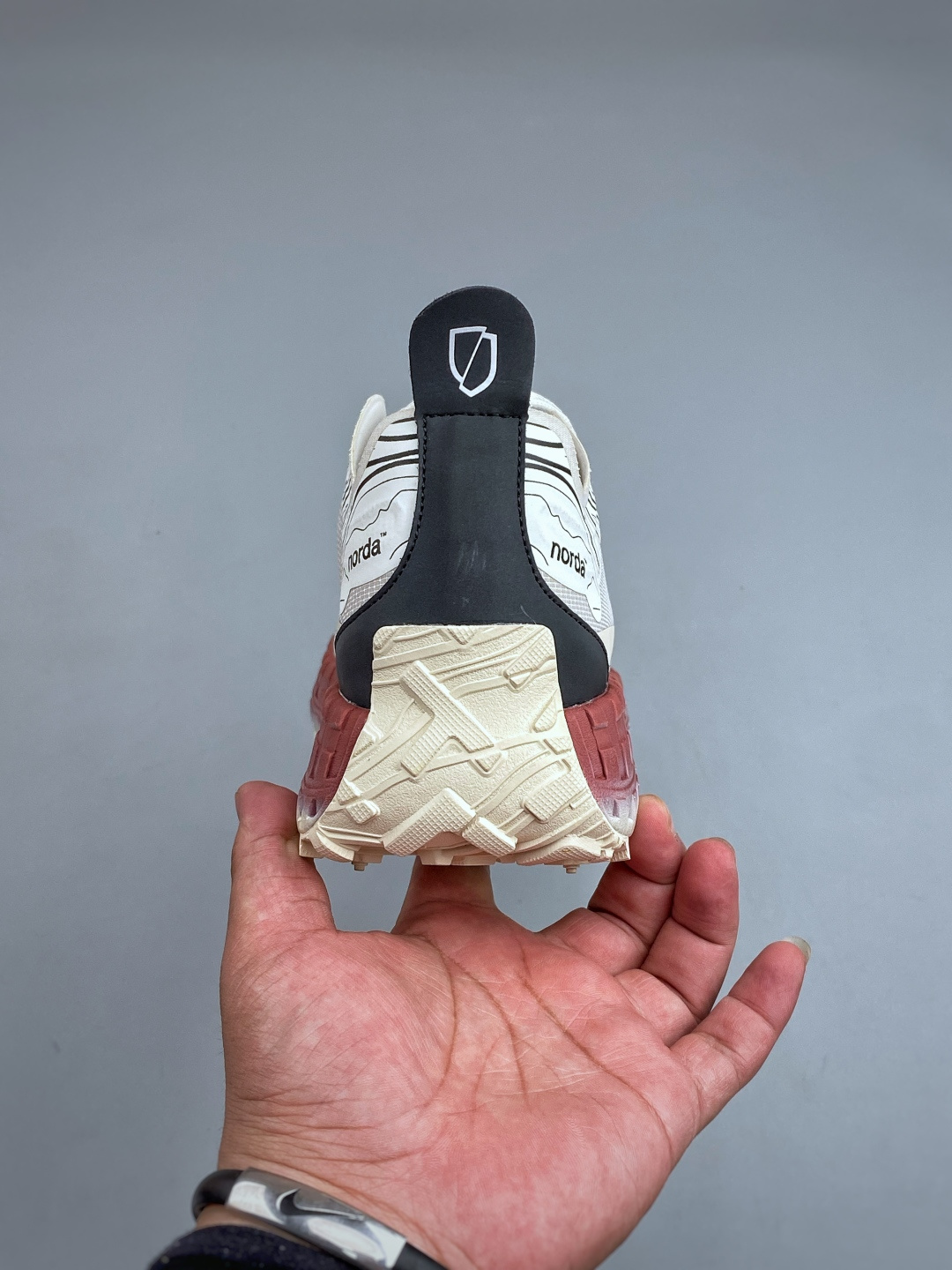 E NORDA 001 LTDED M 厚底系带耐磨 低帮 户外 越野登山功能鞋舒适鞋面 具有很好的延展