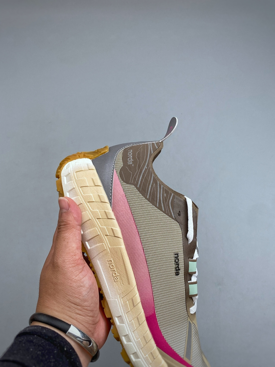 M NORDA 001 A M 厚底系带耐磨 低帮 户外 越野登山功能鞋舒适鞋面 具有很好的延展性 时尚