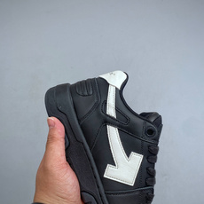 N OFF-WHITE 绒面革 皮革 潮流 舒适 耐磨 板鞋鞋面采用皮革材质制作 采用流行版型设计 外观 N OFF-WHITE 绒面革 皮革 潮流 舒适 耐磨 板鞋鞋面采用皮革材质制作 采用流行版型设计 外观