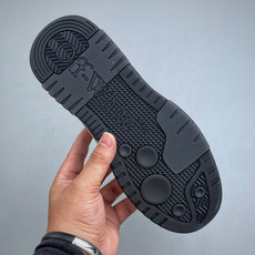 N OFF-WHITE 绒面革 皮革 潮流 舒适 耐磨 板鞋鞋面采用皮革材质制作 采用流行版型设计 外观 N OFF-WHITE 绒面革 皮革 潮流 舒适 耐磨 板鞋鞋面采用皮革材质制作 采用流行版型设计 外观