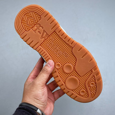 N OFF-WHITE 绒面革 皮革 潮流 舒适 耐磨 板鞋鞋面采用皮革材质制作 采用流行版型设计 外观 N OFF-WHITE 绒面革 皮革 潮流 舒适 耐磨 板鞋鞋面采用皮革材质制作 采用流行版型设计 外观