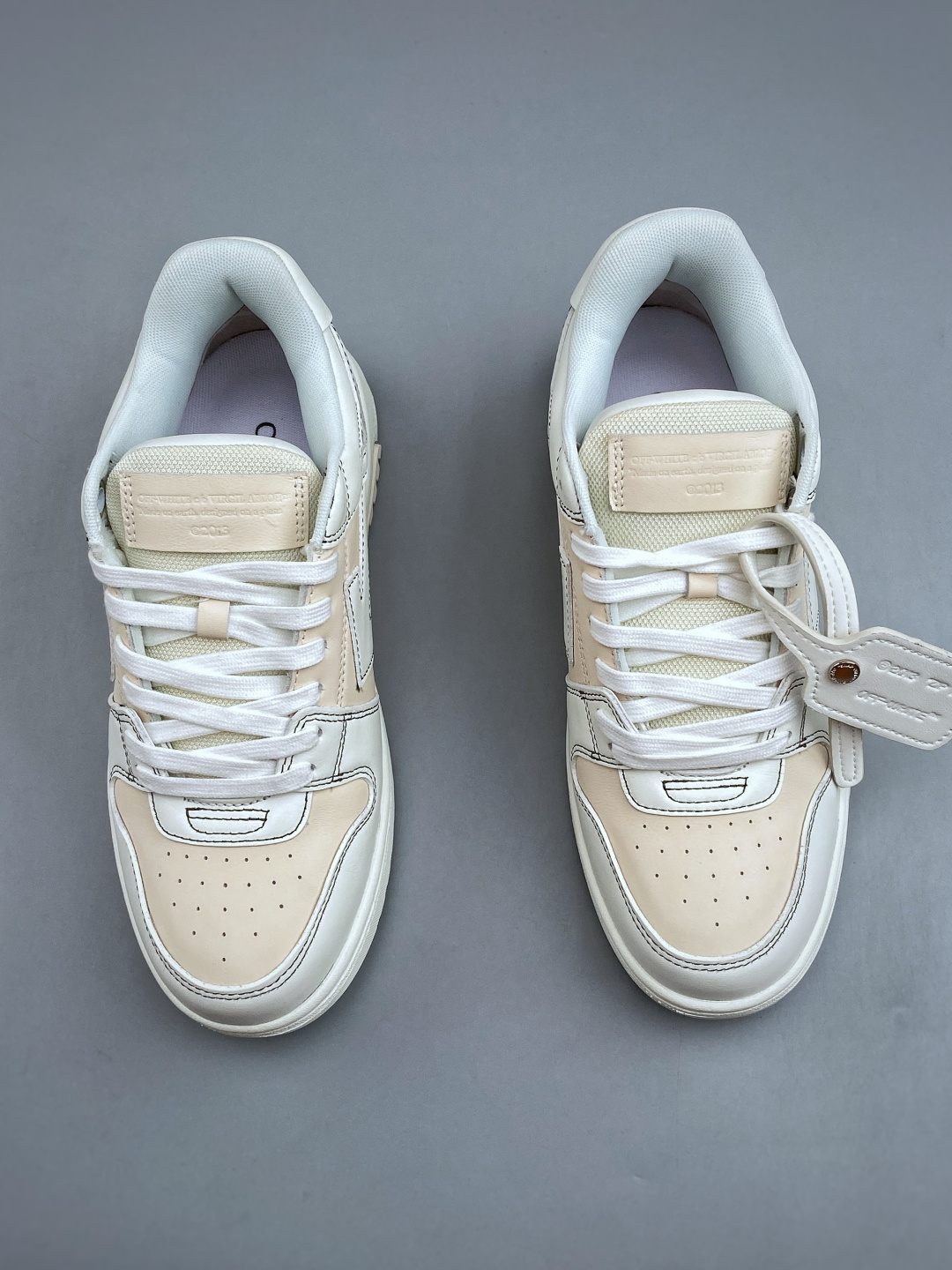 N OFF-WHITE 绒面革 皮革 潮流 舒适 耐磨 板鞋鞋面采用皮革材质制作 采用流行版型设计 外观