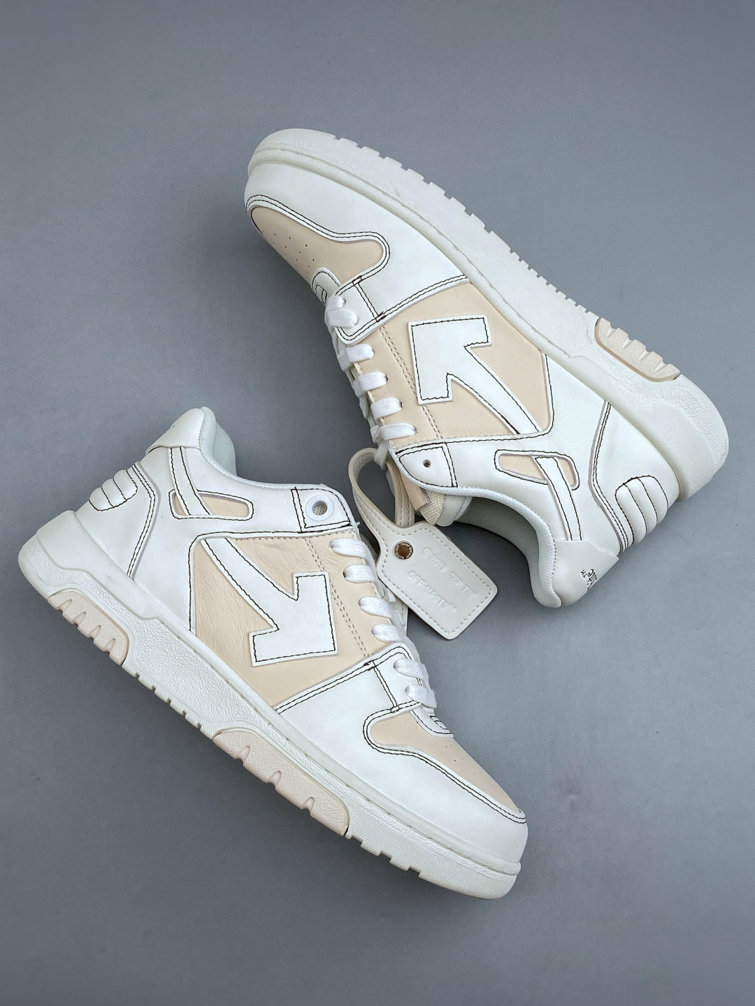 N OFF-WHITE 绒面革 皮革 潮流 舒适 耐磨 板鞋鞋面采用皮革材质制作 采用流行版型设计 外观