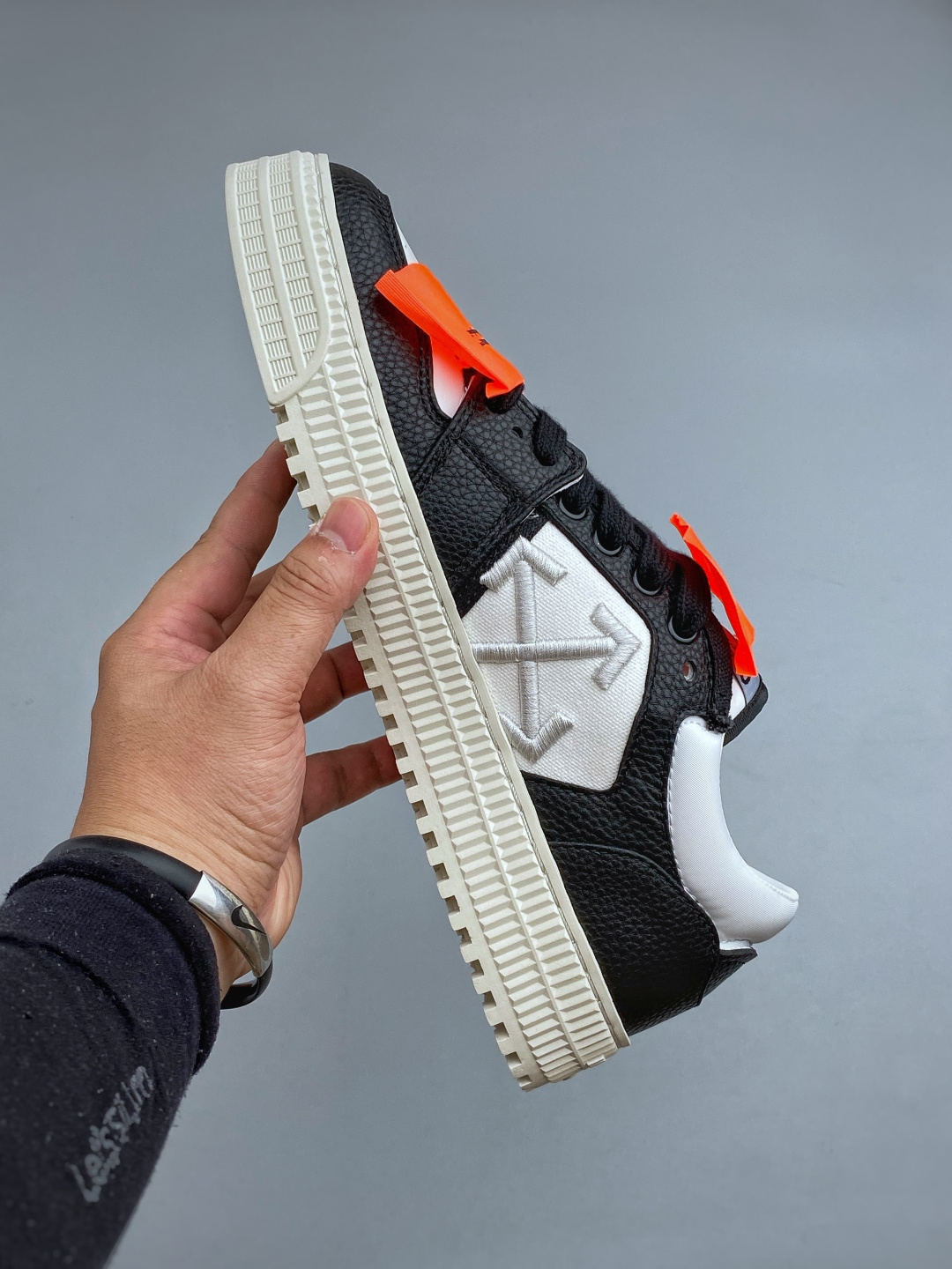 N Off-White c/o Virgil AblohTT 3.0 off court 小牛皮圆头系带