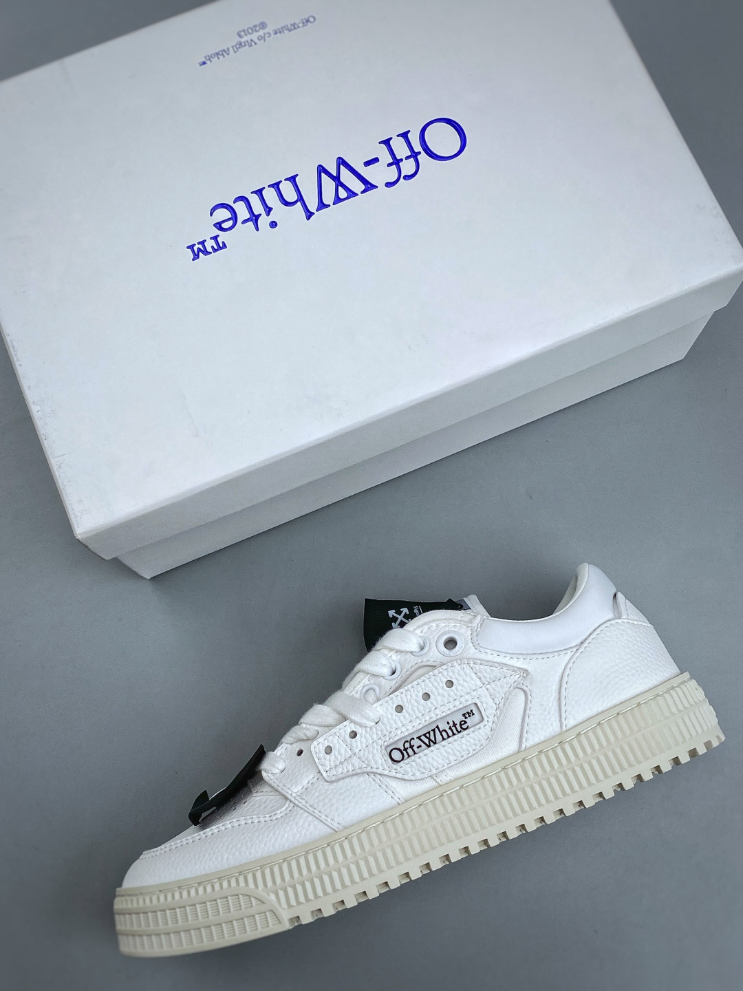 N Off-White c/o Virgil AblohTT 3.0 off court 小牛皮圆头系带