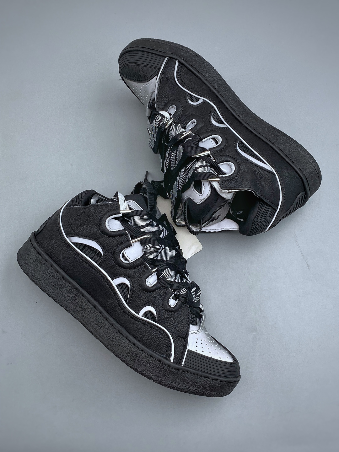 LANVIN CURB 人气单品LANVIN浪凡三代 最新走秀款CURB系列休闲运动鞋，官网一出热度火爆