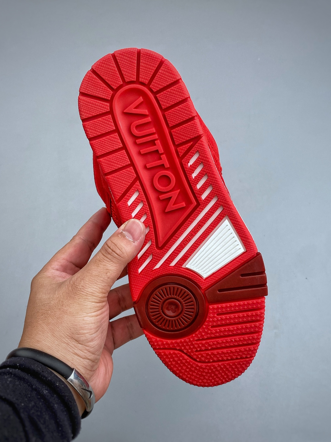 LV-路易-威登trainer 2026走秀最新款原版1：1开发复刻！！上脚非常舒适 做工精细鞋面由意大
