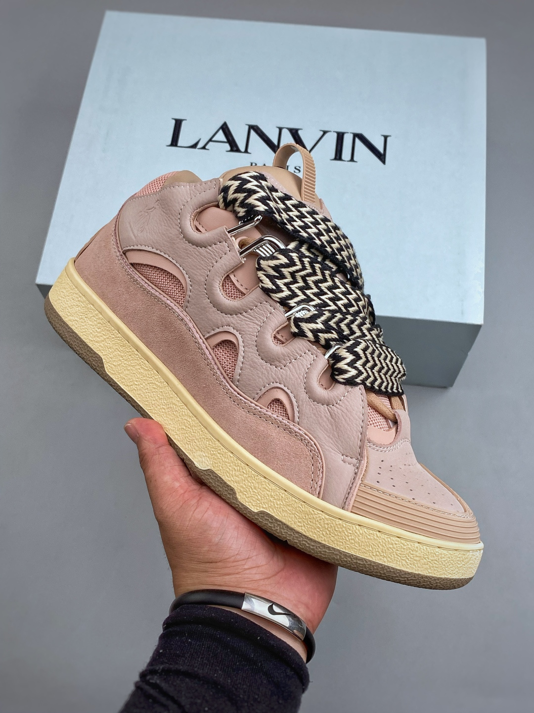 LANVIN CURB 人气单品LANVIN浪凡三代 最新走秀款CURB系列休闲运动鞋，官网一出热度火爆