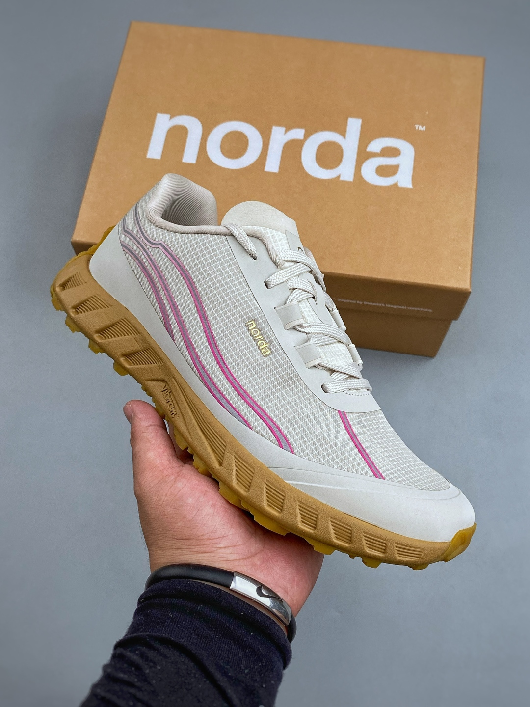 N 杰尼亚 x NORDA 联名系列 生活休闲鞋 舒适鞋面 具有很好的延展性 时尚质感鞋面 系带闭合方式