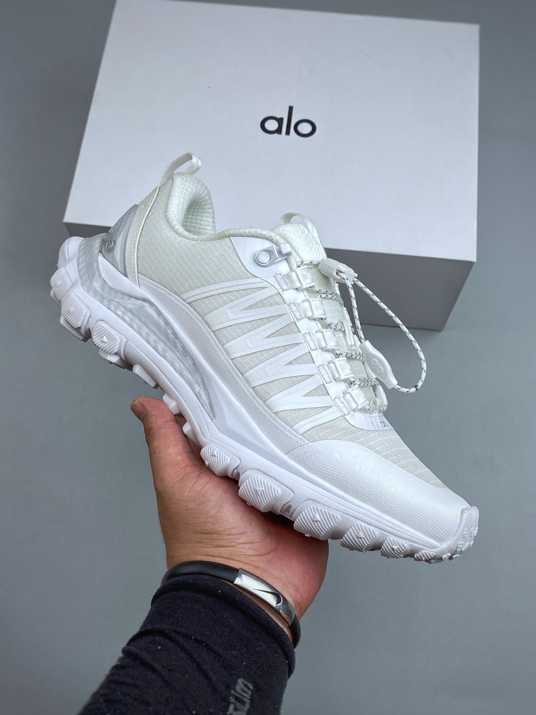 M Alo Yoga Trail 百搭舒适越野跑鞋 White Silver 白色 尺码：36-46（半）