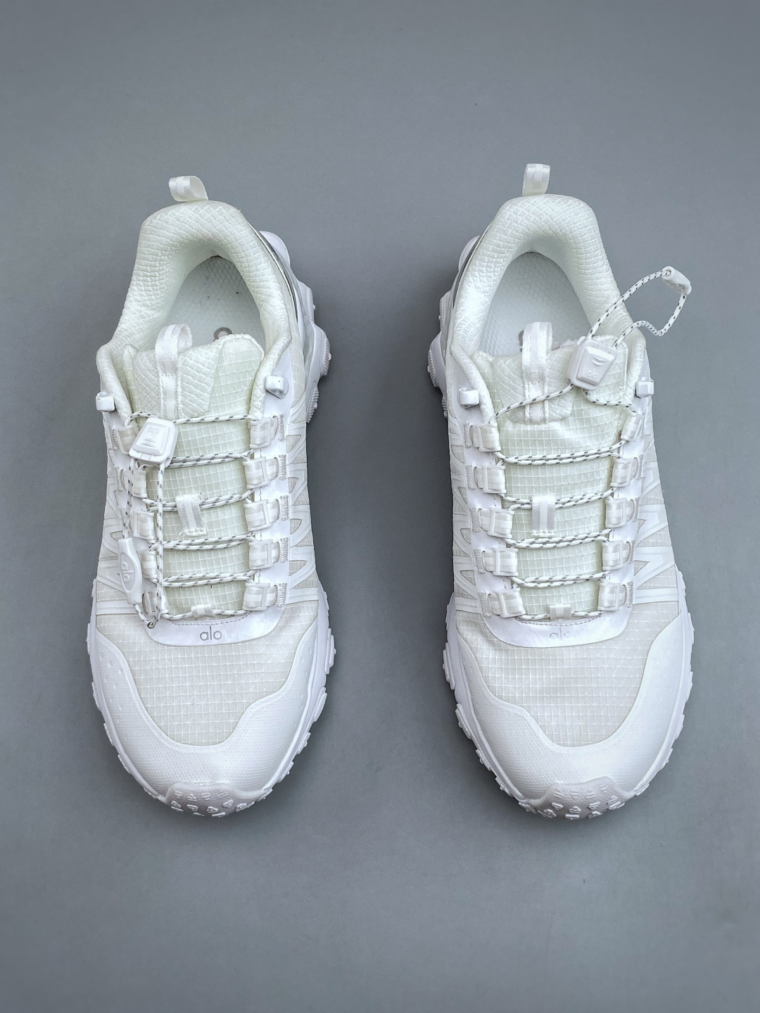 M Alo Yoga Trail 百搭舒适越野跑鞋 White Silver 白色 尺码：36-46（半）