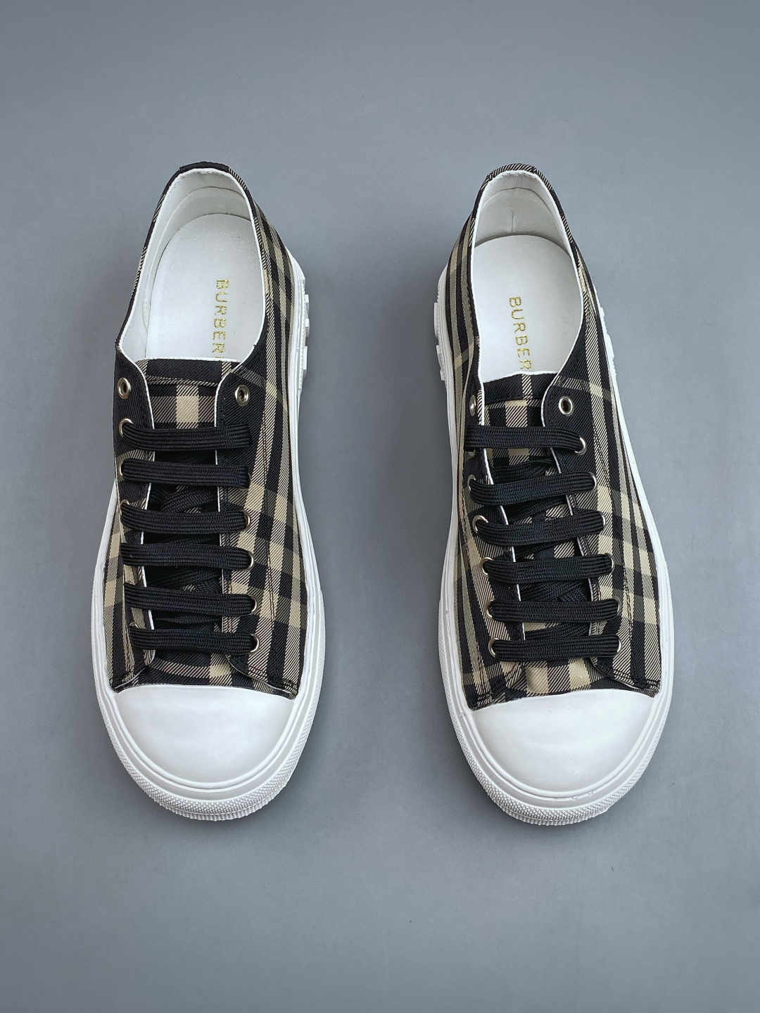 N 巴宝莉新款板鞋 Burberry Vintage 经典时尚 百搭 休闲运动鞋 市场独家高端无胶工艺 全新亮相 可对比 N 巴宝莉新款板鞋 Burberry Vintage 经典时尚 百搭 休闲运动鞋 市场独家高端无胶工艺 全新亮相 可对比