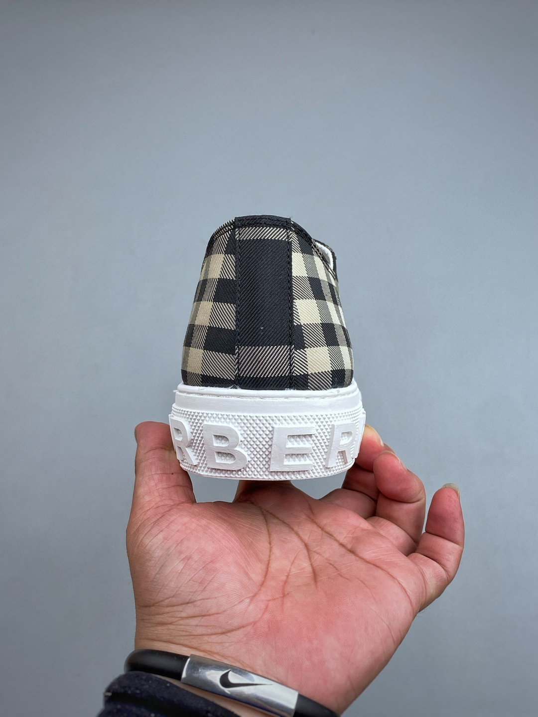 N 巴宝莉新款板鞋 Burberry Vintage 经典时尚 百搭 休闲运动鞋 市场独家高端无胶工艺 全新亮相 可对比 N 巴宝莉新款板鞋 Burberry Vintage 经典时尚 百搭 休闲运动鞋 市场独家高端无胶工艺 全新亮相 可对比