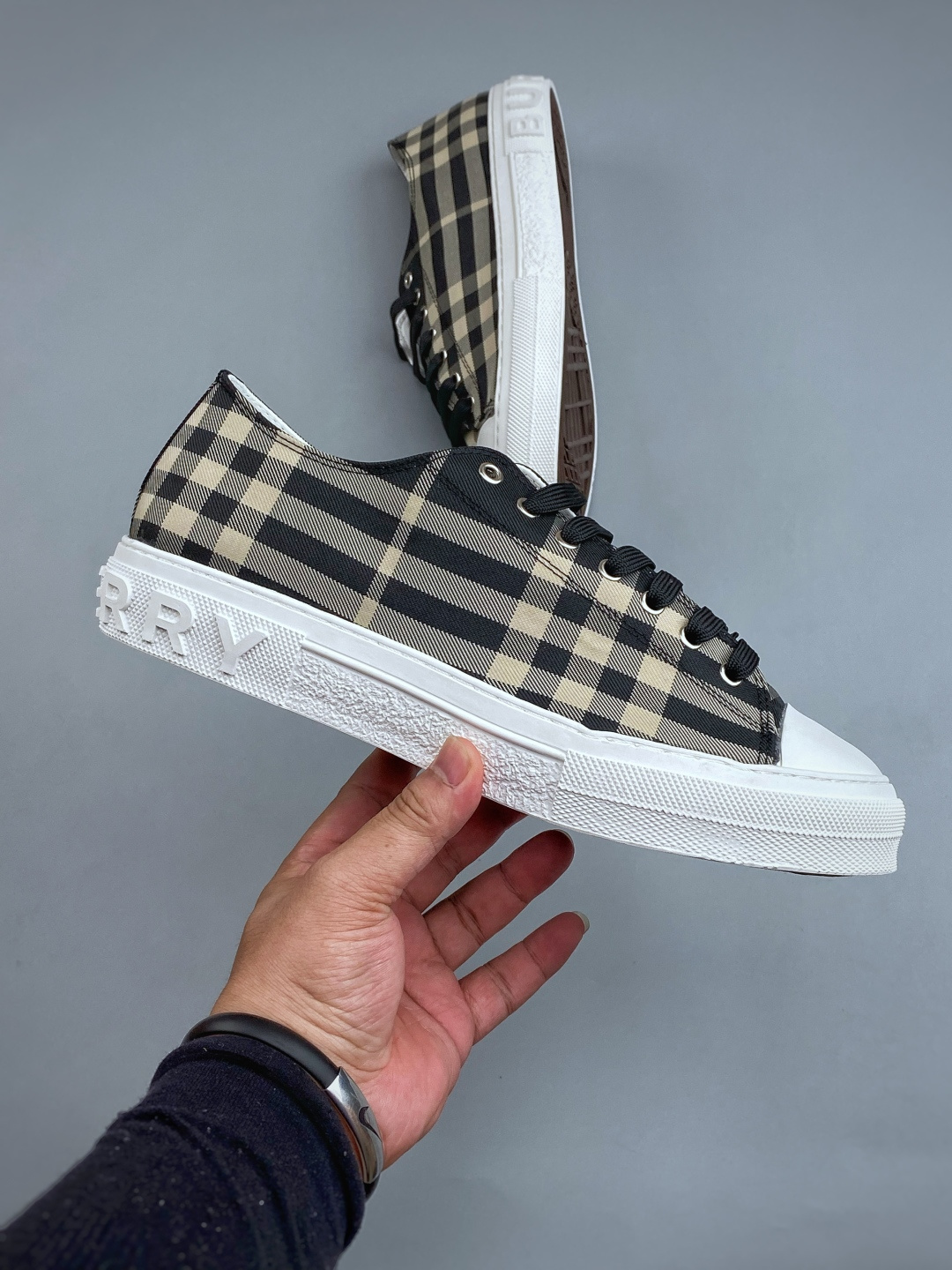 N 巴宝莉新款板鞋 Burberry Vintage 经典时尚 百搭 休闲运动鞋 市场独家高端无胶工艺 全新亮相 可对比 N 巴宝莉新款板鞋 Burberry Vintage 经典时尚 百搭 休闲运动鞋 市场独家高端无胶工艺 全新亮相 可对比