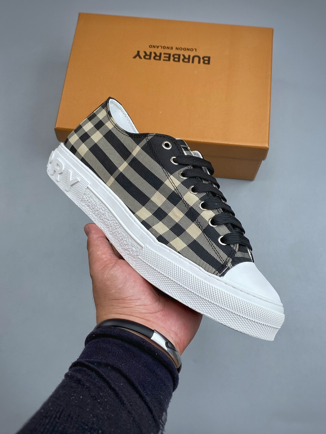 N 巴宝莉新款板鞋 Burberry Vintage 经典时尚 百搭 休闲运动鞋 市场独家高端无胶工艺 全新亮相 可对比 N 巴宝莉新款板鞋 Burberry Vintage 经典时尚 百搭 休闲运动鞋 市场独家高端无胶工艺 全新亮相 可对比