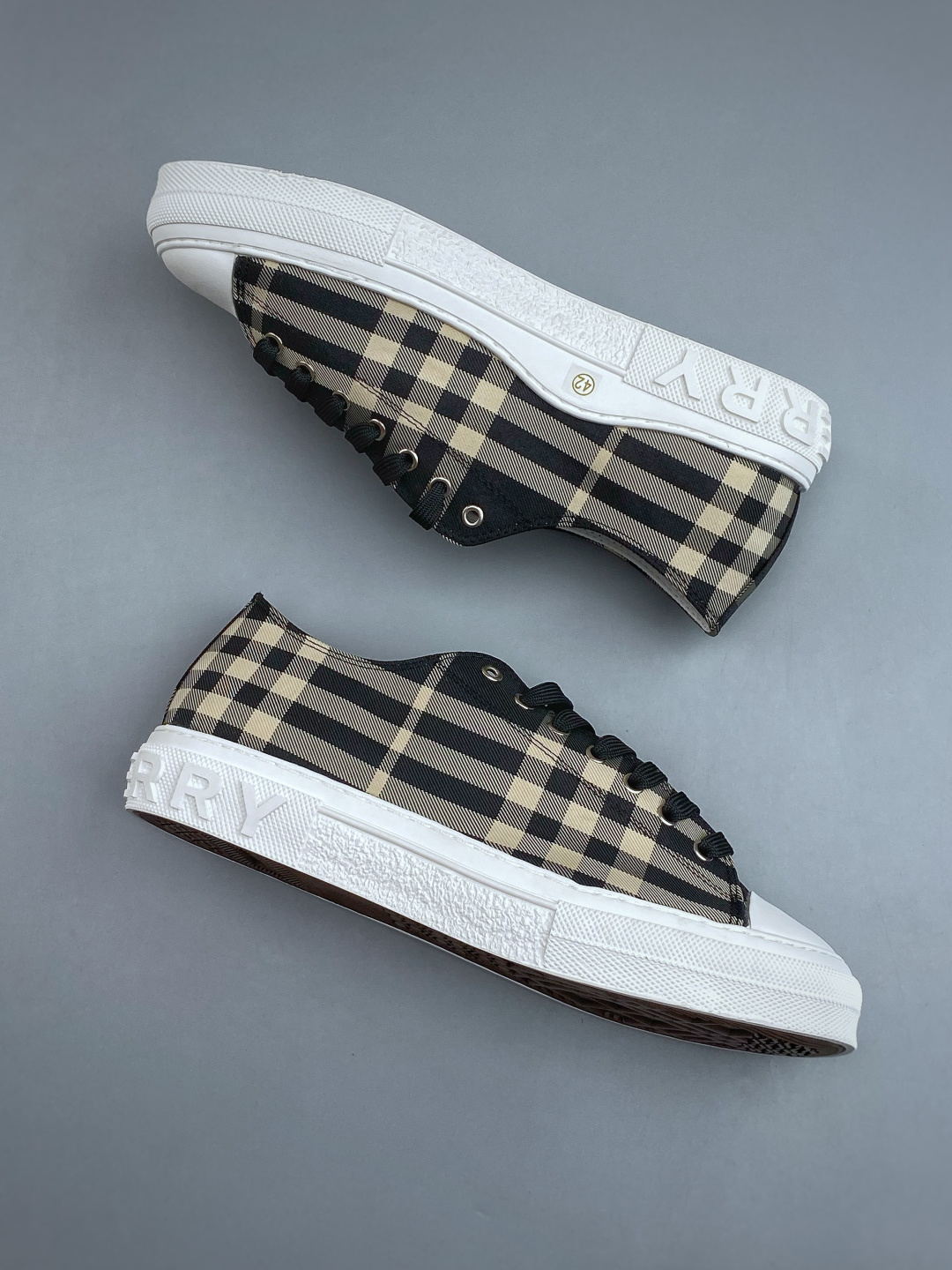 N 巴宝莉新款板鞋 Burberry Vintage 经典时尚 百搭 休闲运动鞋 市场独家高端无胶工艺 全新亮相 可对比 N 巴宝莉新款板鞋 Burberry Vintage 经典时尚 百搭 休闲运动鞋 市场独家高端无胶工艺 全新亮相 可对比