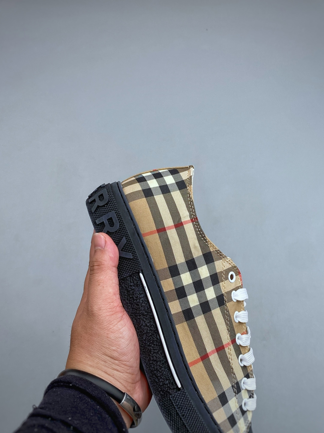 N 巴宝莉新款板鞋 Burberry Vintage 经典时尚 百搭 休闲运动鞋 市场独家高端无胶工艺 全新亮相 可对比 N 巴宝莉新款板鞋 Burberry Vintage 经典时尚 百搭 休闲运动鞋 市场独家高端无胶工艺 全新亮相 可对比