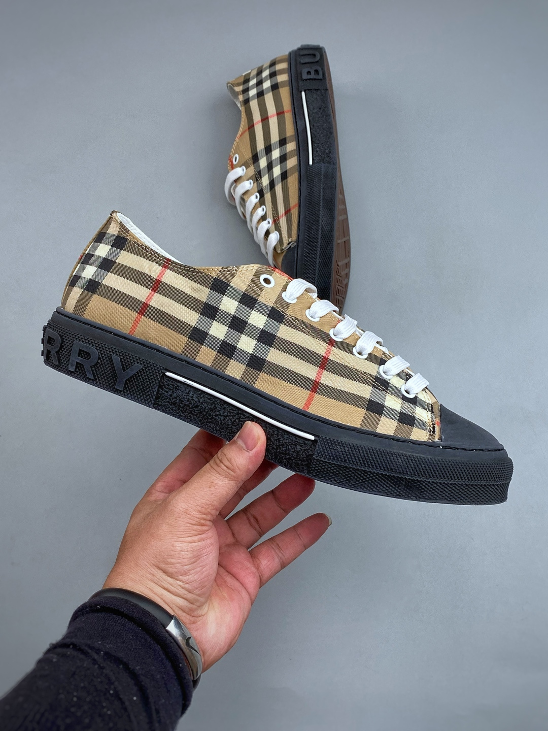 N 巴宝莉新款板鞋 Burberry Vintage 经典时尚 百搭 休闲运动鞋 市场独家高端无胶工艺 全新亮相 可对比 N 巴宝莉新款板鞋 Burberry Vintage 经典时尚 百搭 休闲运动鞋 市场独家高端无胶工艺 全新亮相 可对比