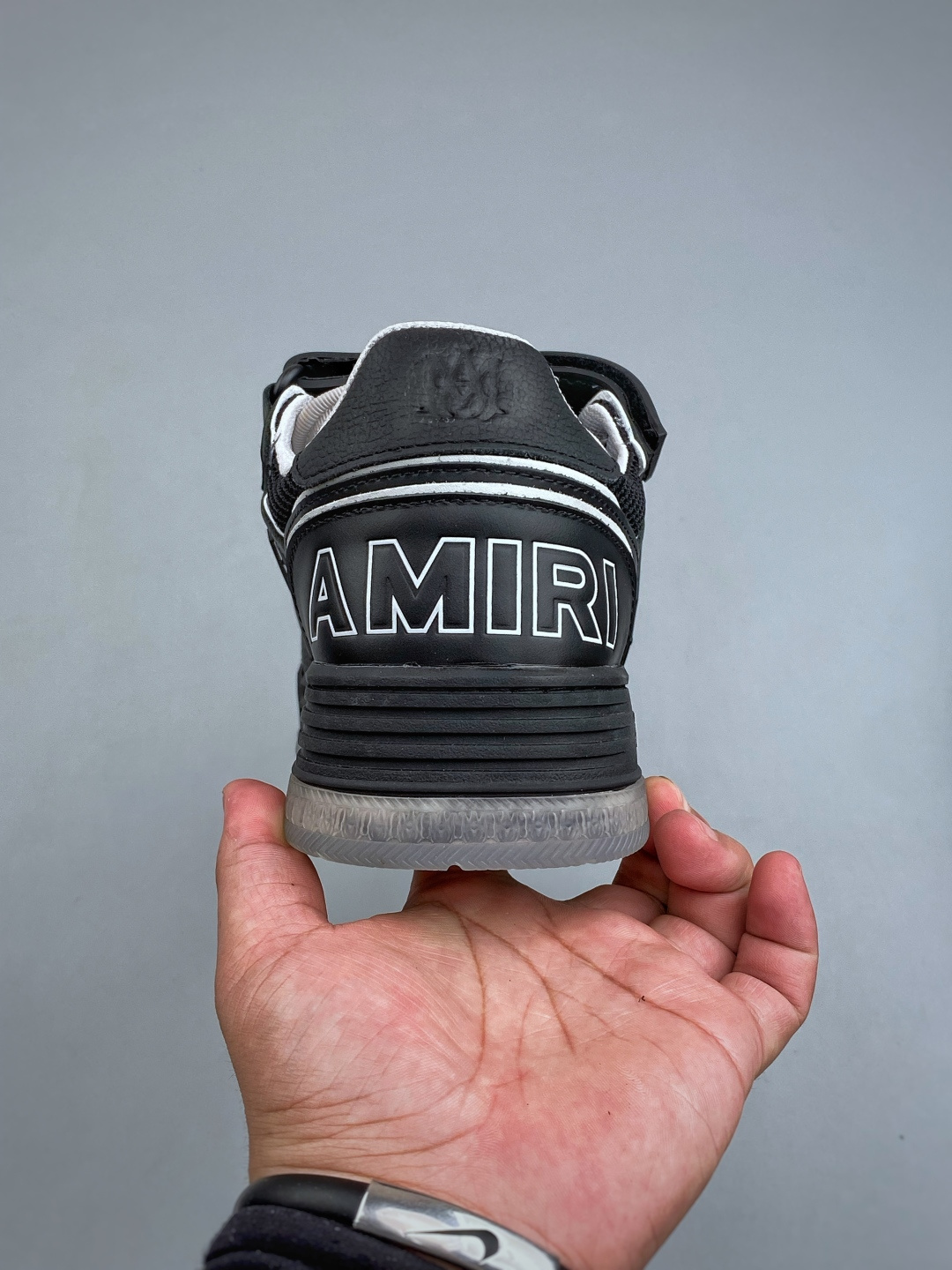 P AMIRI 埃米尔Ma Skyline 牛皮革 复古篮球风格 圆头魔术贴 低帮 板鞋 原鞋复刻开发，头层牛皮材质 潮