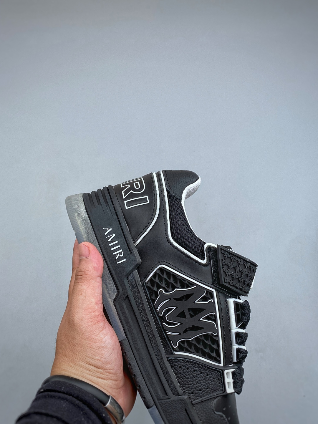 P AMIRI 埃米尔Ma Skyline 牛皮革 复古篮球风格 圆头魔术贴 低帮 板鞋 原鞋复刻开发，头层牛皮材质 潮