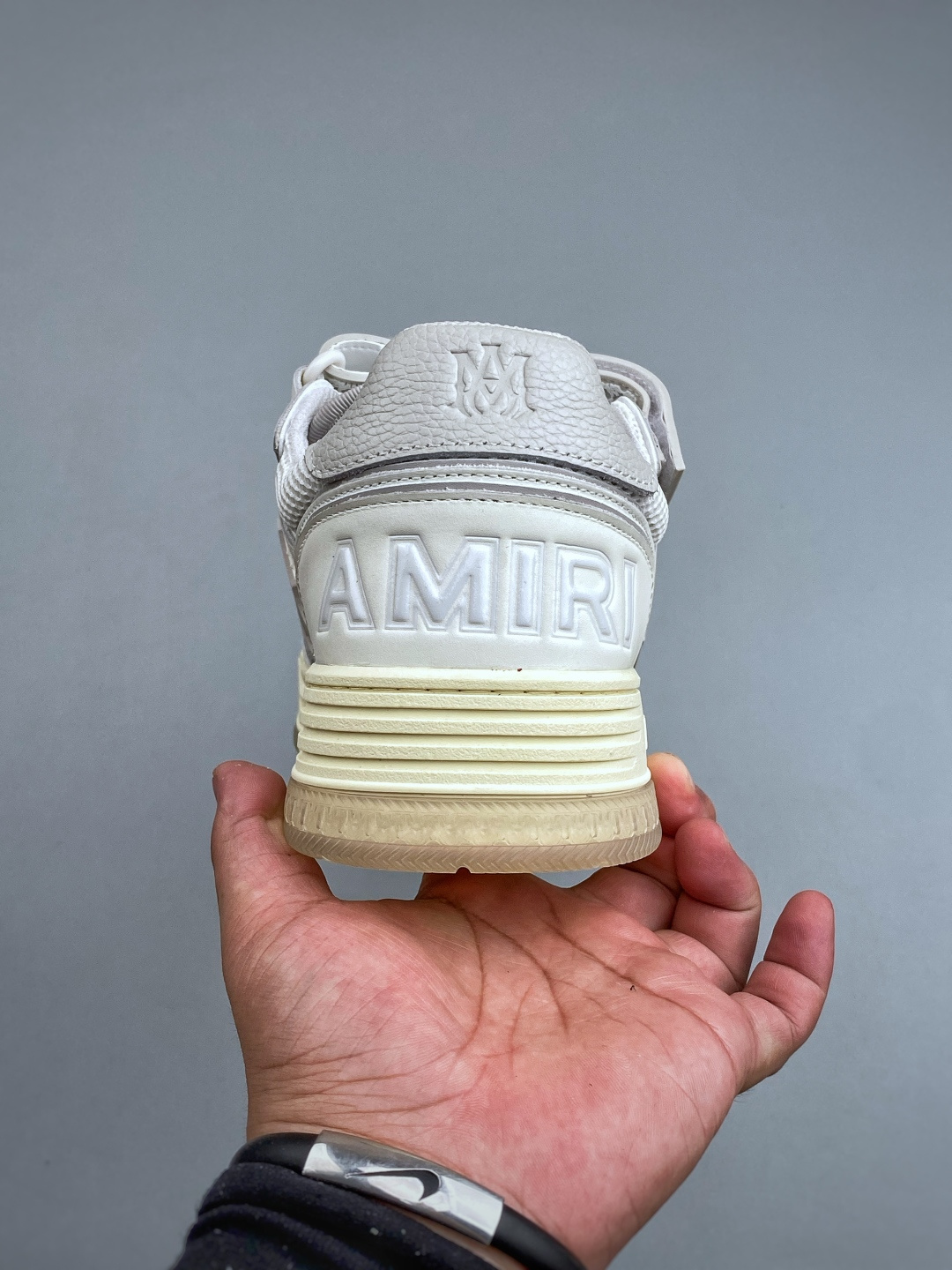 P AMIRI 埃米尔Ma Skyline 牛皮革 复古篮球风格 圆头魔术贴 低帮 板鞋 原鞋复刻开发，头层牛皮材质 潮