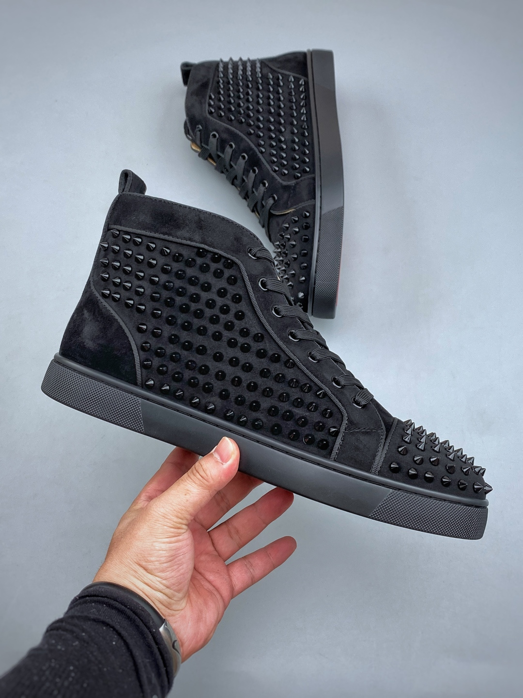 N 法国品牌Christian Louboutin CL(路铂廷) 红底鞋 男鞋低帮红底鞋水钻系带运动休闲板鞋 高品质做 N 法国品牌Christian Louboutin CL(路铂廷) 红底鞋 男鞋低帮红底鞋水钻系带运动休闲板鞋 高品质做