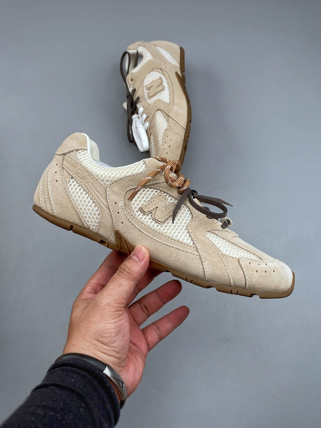 P 顶级礼盒版本 Miu Miu缪缪 x New Balance NB530 银色联名复古运动休闲阿甘德训鞋 原版开发从 P 顶级礼盒版本 Miu Miu缪缪 x New Balance NB530 银色联名复古运动休闲阿甘德训鞋 原版开发从
