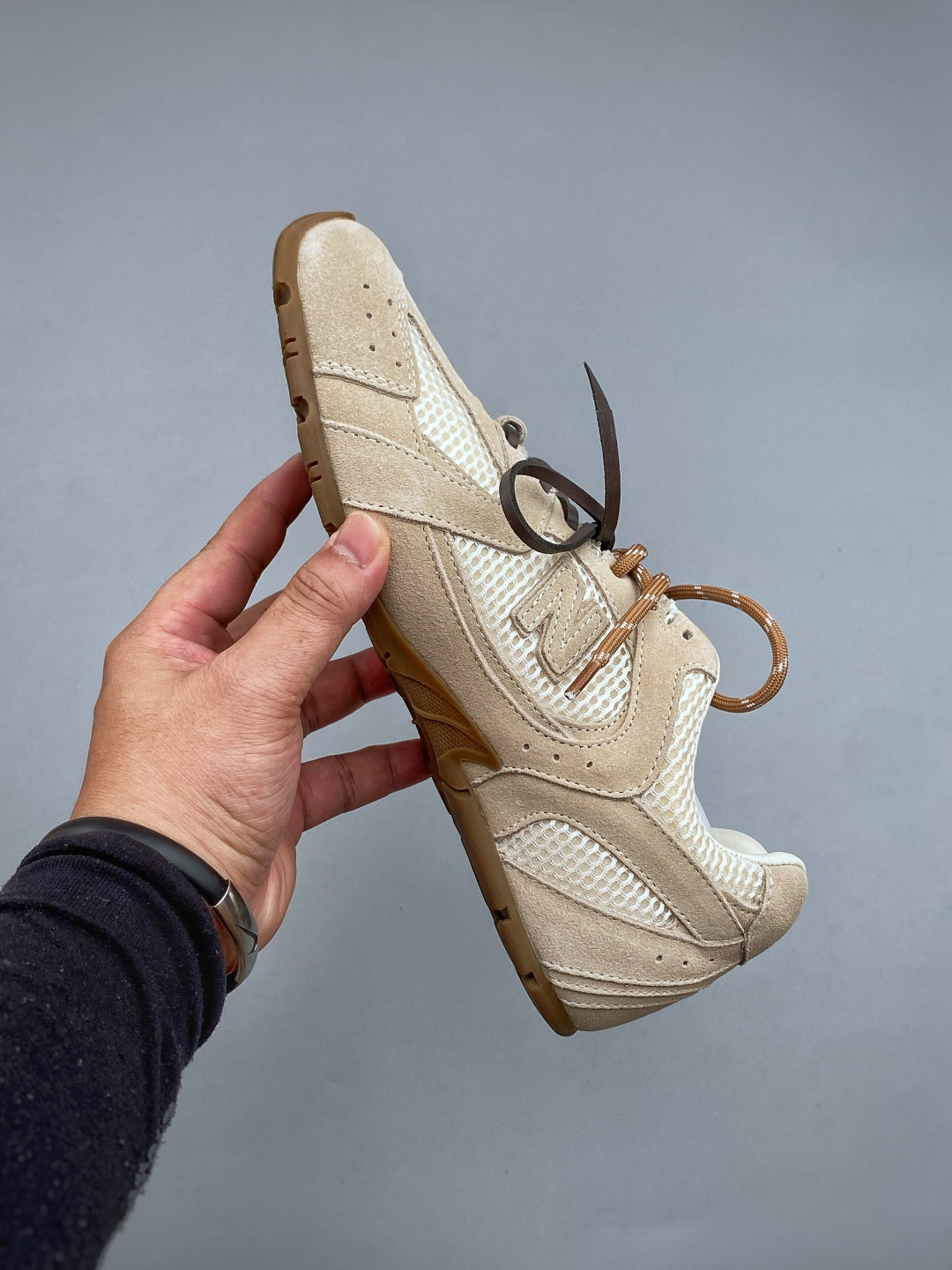 P 顶级礼盒版本 Miu Miu缪缪 x New Balance NB530 银色联名复古运动休闲阿甘德训鞋 原版开发从 P 顶级礼盒版本 Miu Miu缪缪 x New Balance NB530 银色联名复古运动休闲阿甘德训鞋 原版开发从