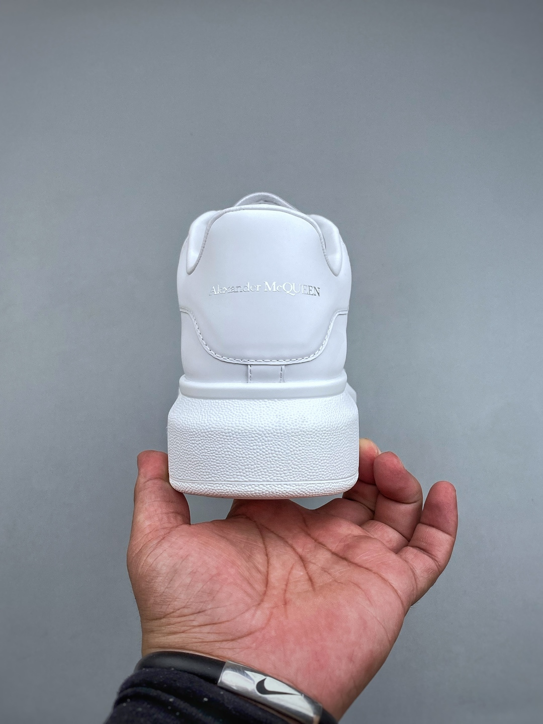 福利特价N 海外指定版本 独特礼盒包装 Alexander McQueen/亚历山大麦昆松糕鞋厚底增高小白鞋 进口丝绸亚 福利特价N 海外指定版本 独特礼盒包装 Alexander McQueen/亚历山大麦昆松糕鞋厚底增高小白鞋 进口丝绸亚