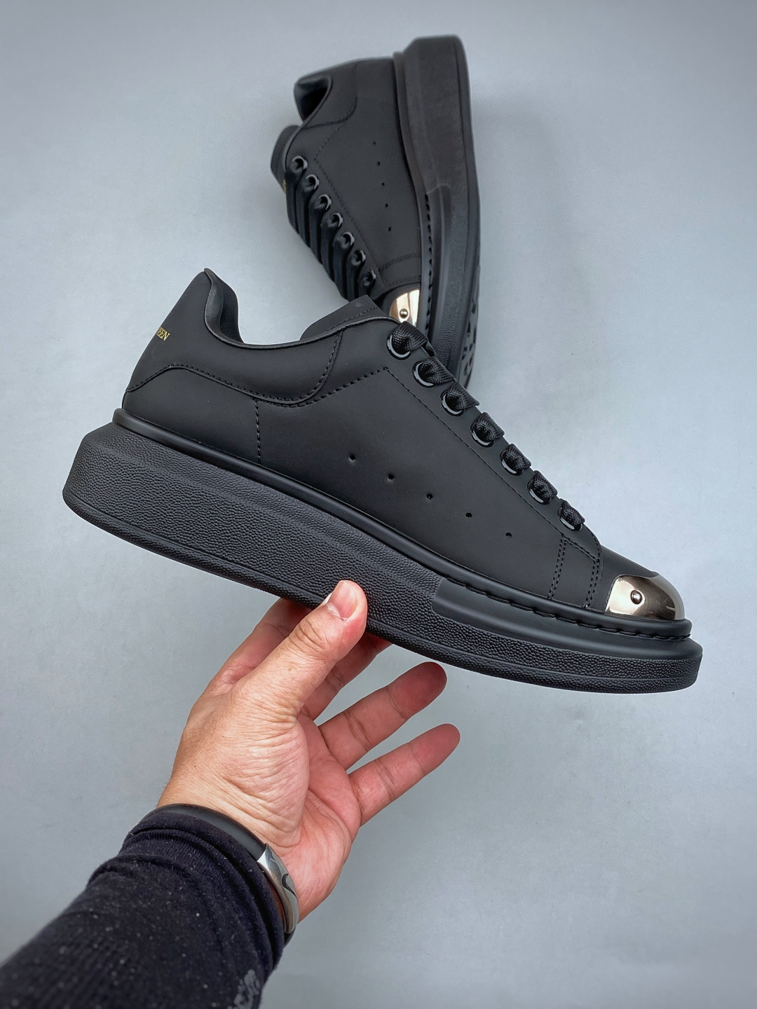 福利特价N 海外指定版本 独特礼盒包装 Alexander McQueen/亚历山大麦昆松糕鞋厚底增高小白鞋 进口丝绸亚