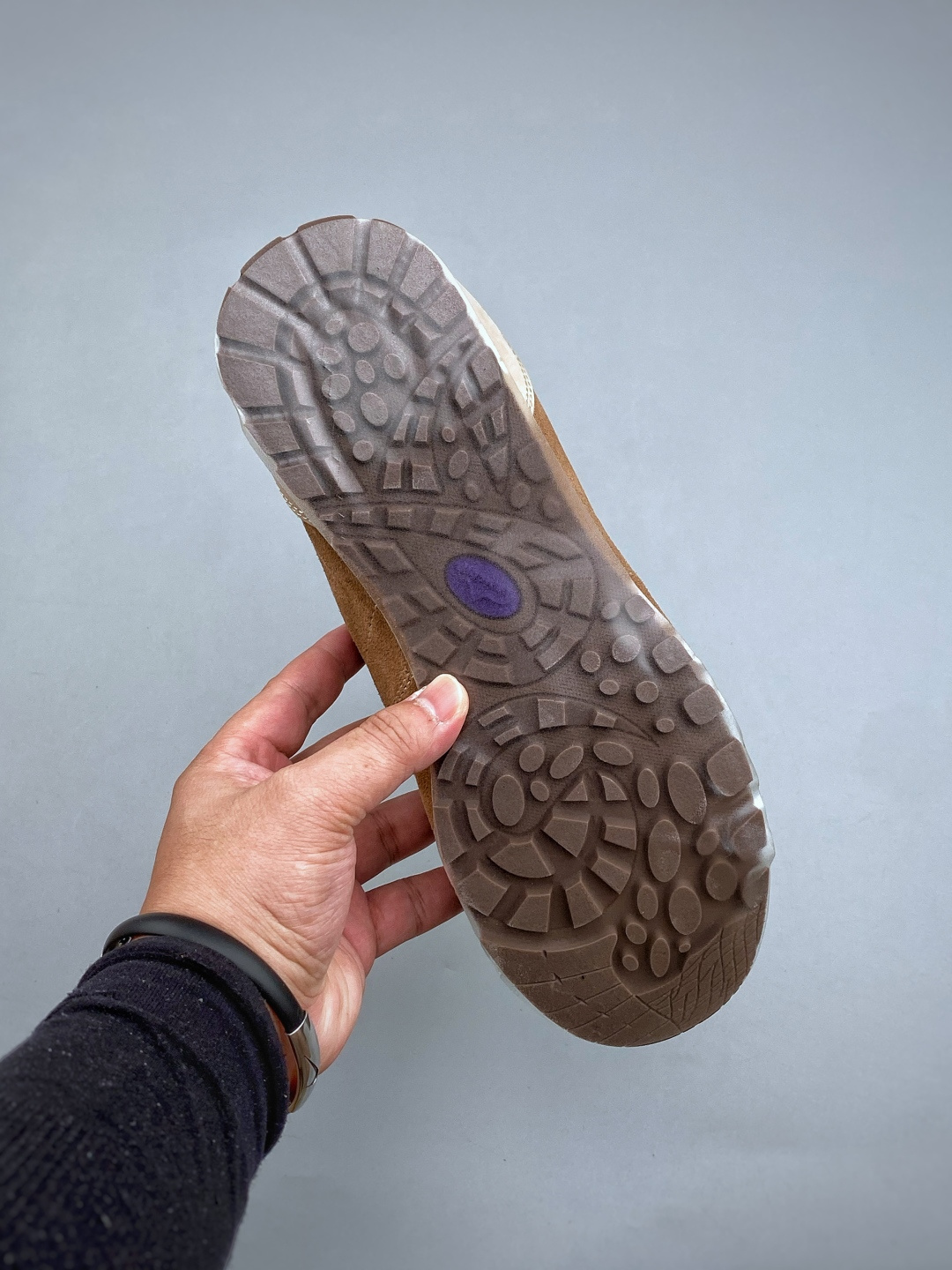 P国潮当红设计师品牌Ummcor 户外复古登山鞋✨太酷了 颜值和实力同时在线 反毛皮面料质感拉满，做工细节看得见 鞋头防
