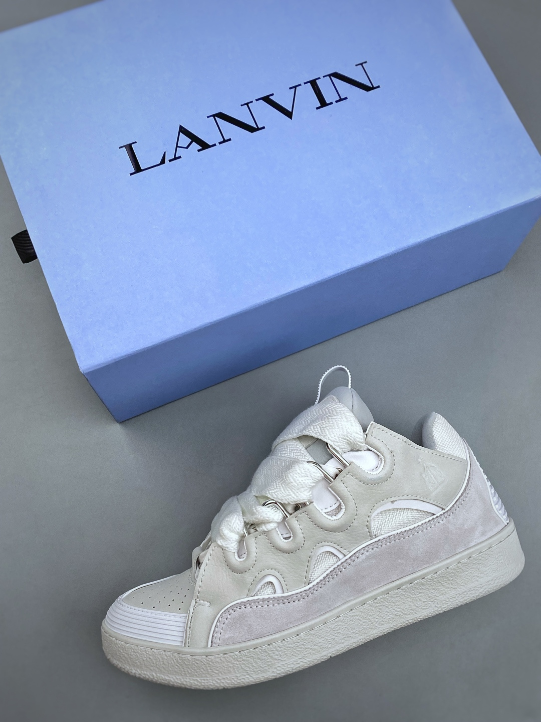 LANVIN CURB 人气单品 LANVIN浪凡三代 最新走秀款CURB系列休闲运动鞋,官网一出热度火爆整个全球,各大 LANVIN CURB 人气单品 LANVIN浪凡三代 最新走秀款CURB系列休闲运动鞋,官网一出热度火爆整个全球,各大
