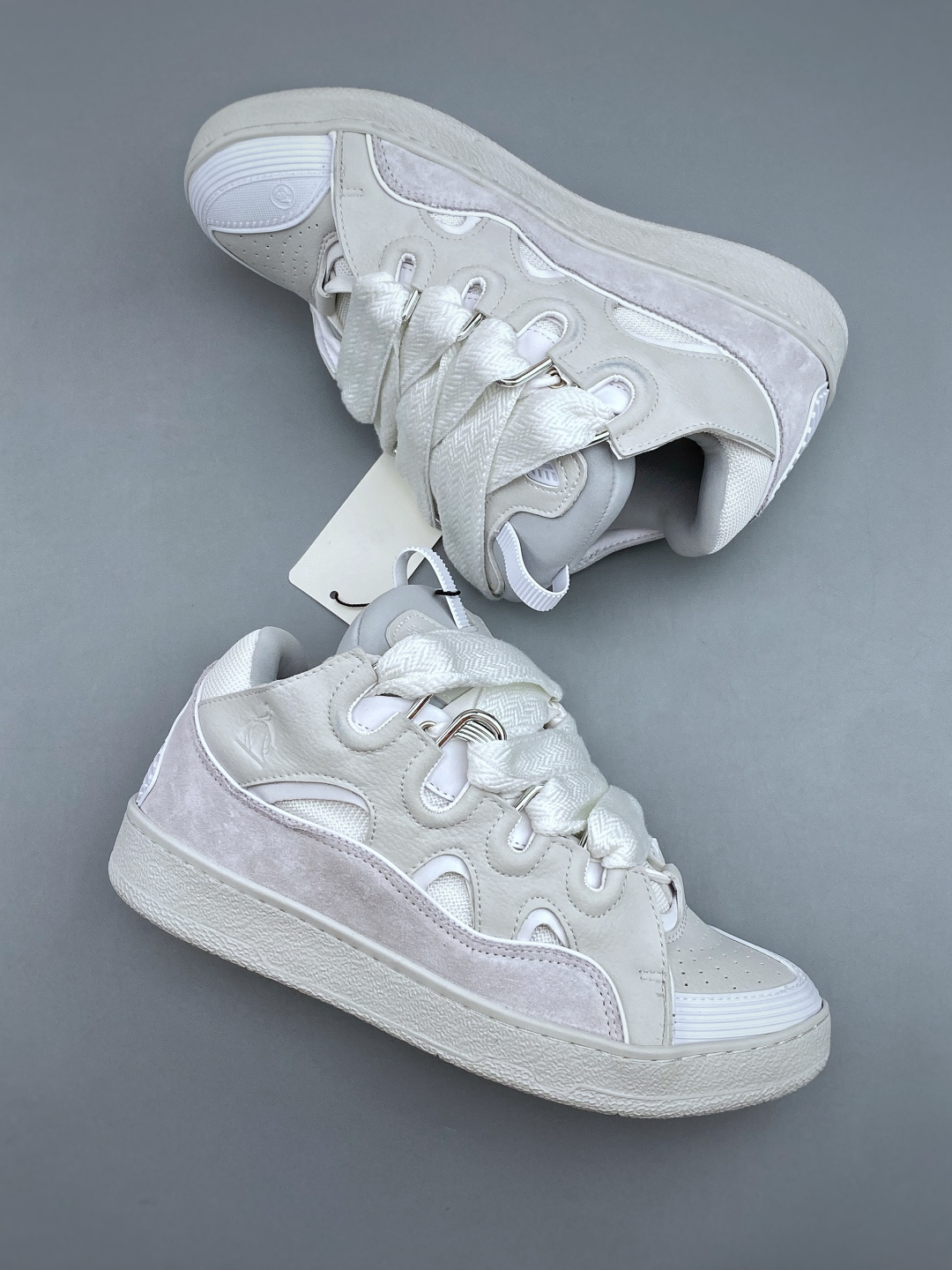LANVIN CURB 人气单品 LANVIN浪凡三代 最新走秀款CURB系列休闲运动鞋,官网一出热度火爆整个全球,各大 LANVIN CURB 人气单品 LANVIN浪凡三代 最新走秀款CURB系列休闲运动鞋,官网一出热度火爆整个全球,各大
