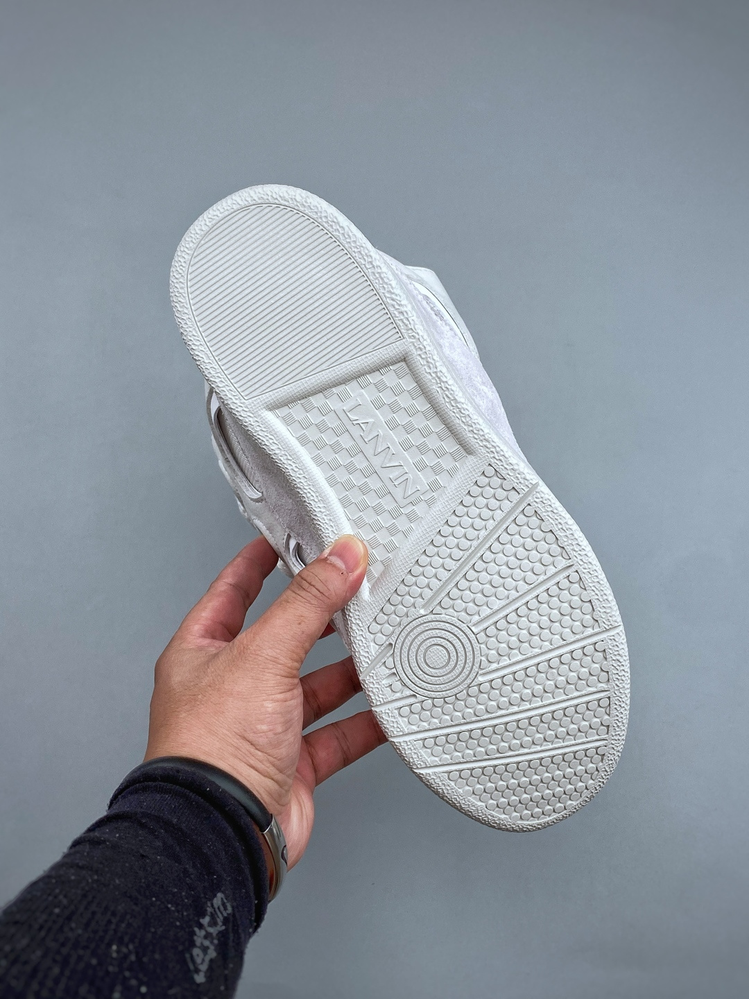 LANVIN CURB 人气单品 LANVIN浪凡三代 最新走秀款CURB系列休闲运动鞋,官网一出热度火爆整个全球,各大 LANVIN CURB 人气单品 LANVIN浪凡三代 最新走秀款CURB系列休闲运动鞋,官网一出热度火爆整个全球,各大