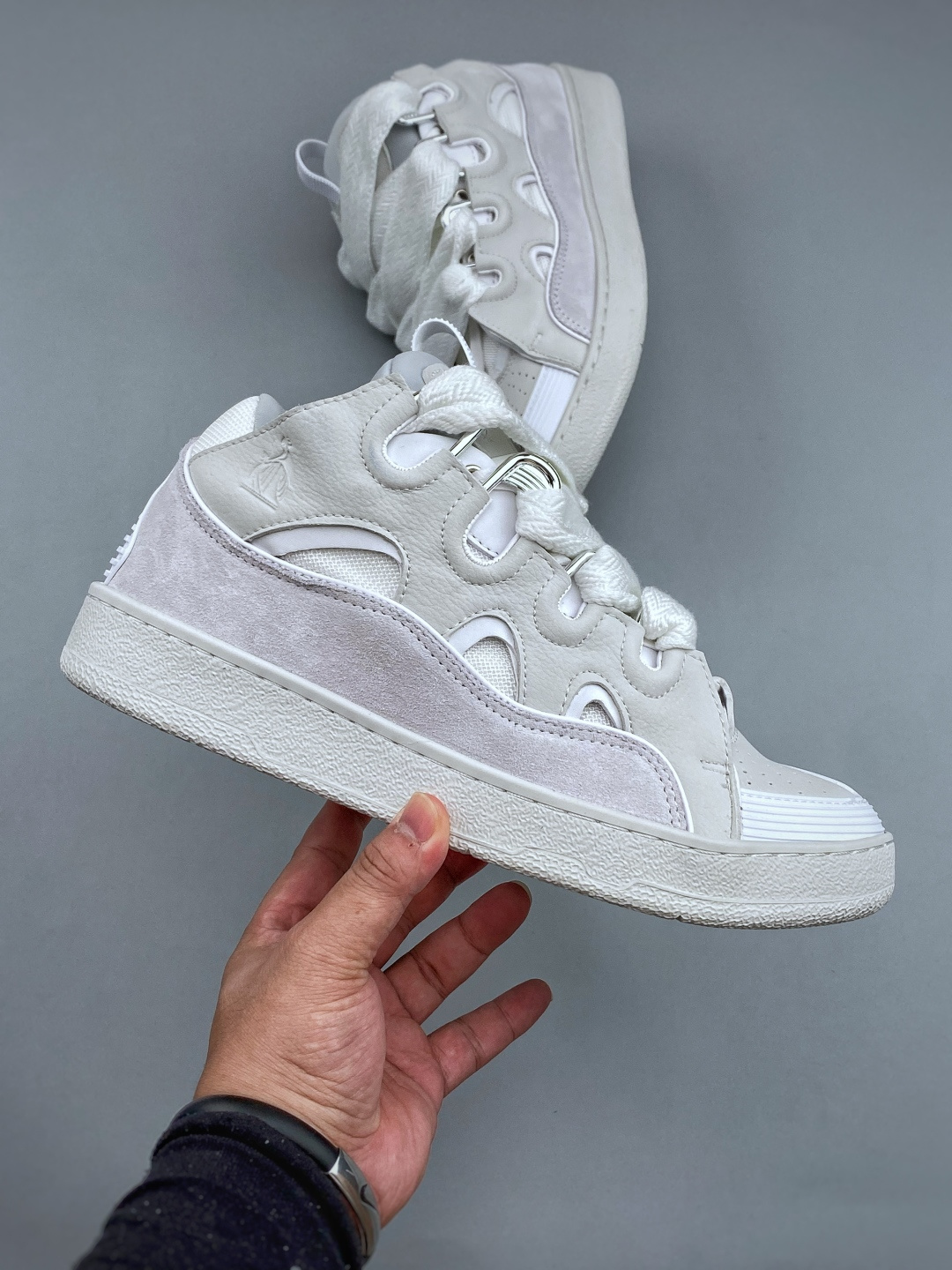 LANVIN CURB 人气单品 LANVIN浪凡三代 最新走秀款CURB系列休闲运动鞋,官网一出热度火爆整个全球,各大 LANVIN CURB 人气单品 LANVIN浪凡三代 最新走秀款CURB系列休闲运动鞋,官网一出热度火爆整个全球,各大