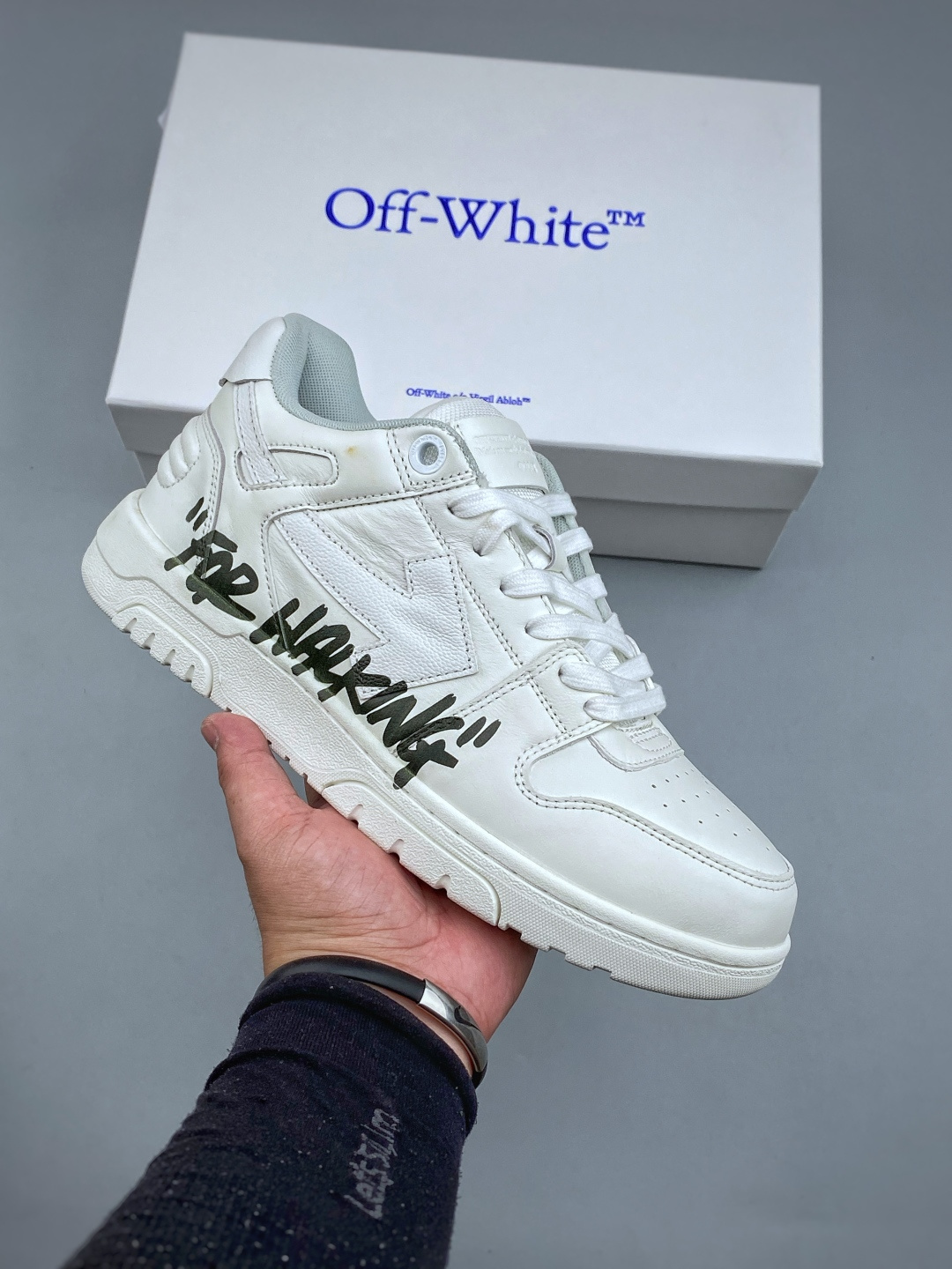 S OFF-WHITE Out Of Office 牛皮 圆头系带平底 低帮 板鞋 前卫潮流的设计、充满趣味的细节以及别
