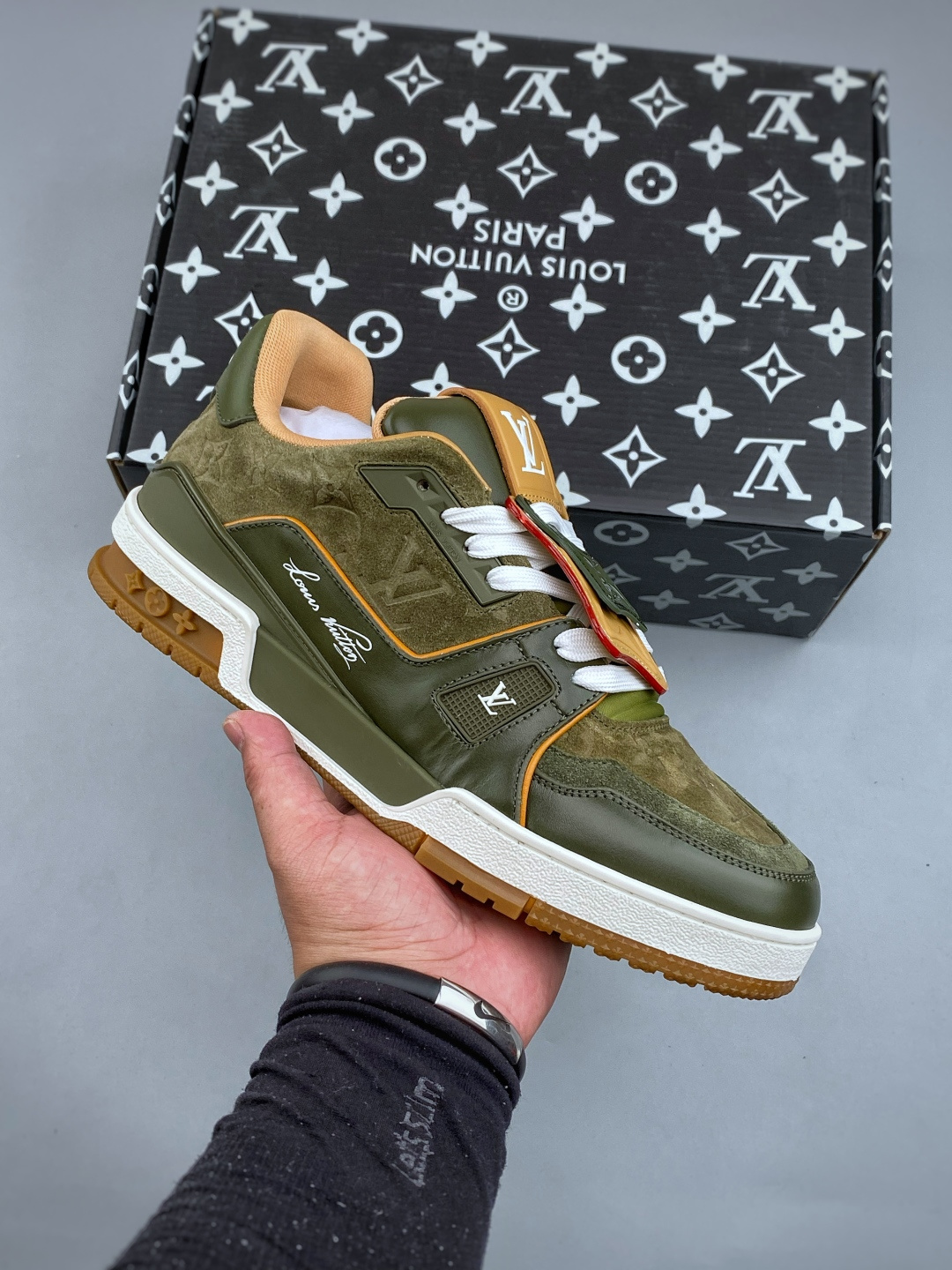 【07789】Louis Vuitton Trainer Sneakers Size: 39-45