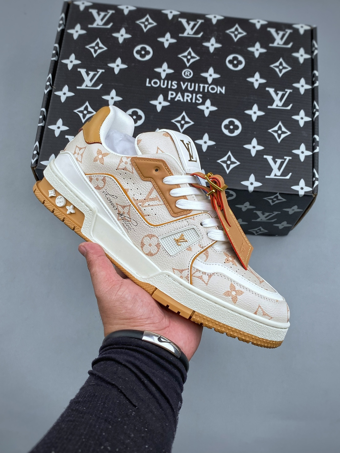 【07898】Louis Vuitton Trainer Sneakers Size: 39-45