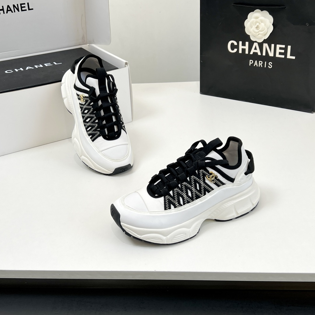 NO:165933,【Latest Model】Top Quality!  Overseas version!  Chanel CHANEL 25sshuo wide-style dad shoes series sneakers. Major bloggers social daily promotions. I’m sure the details of my home. This new model is so close to my eyes. It looks beautiful with her feet. It is a casual casual sports style. It is cool and natural. It interprets Chanel’s fashionable feminine temperament. Overall customization makes all sports models on the market at that time obsolete. This series is now on sale~ Original cowhide upper (multi-material splicing) Large sole original open mold TPU combination sole Size35-40 (40 and 41 custom made without return and exchange) Delivery counter exquisite packaging, casual shoes/sports shoes, chanel, chanel, sneakers, cowhide19860909【最新款】 顶级品质！海外版！香奈儿 CHANEL 25sshuo阔型老爹鞋系列运动鞋 各大博主社交日推款 认准我家细节实拍 这季新款简直闭眼入,上脚狂好看,率性的休闲运动风,飒爽又自然,演绎香奈儿的时髦女性气质 整体定制令当时市面上的所有运动款变得过时,本系列现已登陆发售～ 鞋面原版牛皮（多材质拼接） 大底原版开模TPU组合大底 Size35-40（40、41定做不退换) 配送专柜精美包装,休闲鞋/运动鞋,chanel,chanel,sneakers,cowhide,Women's Shoes