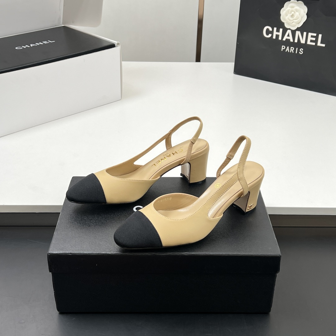 NO:258891,【Mainly recommended style】 Xiaoxiang Slingback classic series spliced ​​thick heel sandals single shoes. Fashionable classic sandals that all stars like. Simple and elegant, retro and intellectual. This pair can decorate your wardrobe all year round. The original counter is purchased and opened with mold, and the details are magnified and compared at will. Material is original customized fabric. Inner footbed sheepskin. Outsole original Italian leather soles. Size35~39 (34, 40, 41, 42 customization, no return or exchange) Heel height is 2.5CM (can be made of 6.5cm, 9cm) The original counter top luxury full set packaging, sandals, sandals, sheepskin, Leather soles19860909【主推款】 小香Slingback经典系列拼接粗跟凉鞋单鞋 全明星都喜欢的时尚经典凉鞋 简洁优雅、复古知性,这一双就能装扮一年四季你的衣橱 专柜原版购入开模,细节随意放大对比 材质原版定制面料 内里垫脚胎羊皮 大底原版意大利真皮大底 Size35～39（34、40、41、42定制不退换） 跟高2.5CM（可以做6.5cm,9cm） 原版专柜顶级豪华全套包装,凉鞋,sandals,sheepskin,Leather soles,Women's Shoes