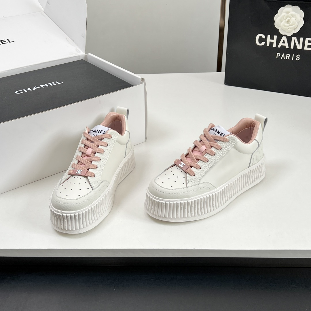 NO:239758,【】Imprinted LOGO Thick-soled Cookies Shoes Chanel Chanel Classic Panda White Shoes Casual Sports Shoes Skateboard Shoes C Home Another super hit counter, the love of internet celebrity bloggers and ladies, various praises from social platforms, popular super high texture and breathable super spring and summer, seeing this issue can always evoke the girl’s inner demands for fashion The latest suede material Classic black and white color matching Full of fashionable feeling on the feet Easy to take care of Fabric: Original custom cowhide inner sheepskin inner sole original open mold non-slip sole Sole thick 4CM Size: Women’s model 35-40 Delivery counter exquisite packaging, casual shoes/sports shoes, chanel, chanel, chanel, chanel, chanel, chanel, sneakers, cowhide, sheepskin, chamois leather19860909【】 压印LOGO 厚底饼干鞋Chanel香奈儿经典熊猫小白鞋休闲运动鞋 滑板鞋 C家 专柜又一超级大爆款,网红博主小姐姐们的挚爱,社交平台的各种夸赞,人气超高质感透气超级春夏,看到这期总能唤起少女内心对时髦的诉求 最新麂皮材质 经典黑白配色 上脚时髦感十足 容易打理 面料: 原版定制牛皮 内里羊皮内里 鞋底原版开模防滑大底 底厚4CM Size: 女款35-40 配送专柜精美包装,休闲鞋/运动鞋,chanel,chanel,chanel,sneakers,cowhide,sheepskin,chamois leather,Women's Shoes