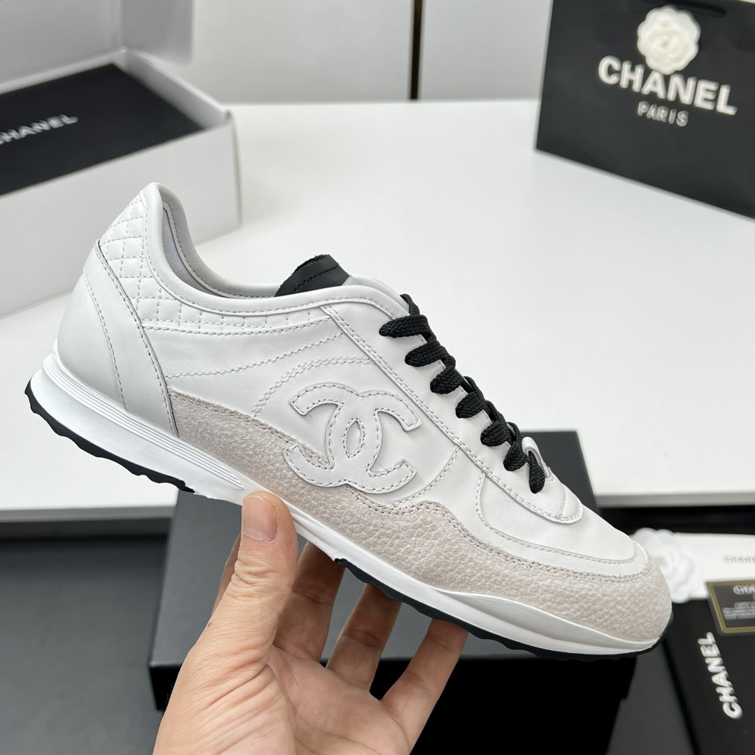 NO:232659,【Top version】 Correct version, top quality!  CHANEL 25p spring and summer new sports shoes are available on the official website. The counter is out of stock. Major bloggers are socially recommended. This season's new style is simply closed. The feet are so beautiful, lively and beautiful. The casual casual sports style is cool and natural. It interprets Chanel's fashionable femininity. The overall customization makes all sports models on the market at that time become outdated. This series is now available for sale!  Real photos of my home details (original purchase and development, 1:1 correct version for making goods, and leather with edges!) Pay attention to distinguishing the market's ordinary version (the style and material can be seen in the comparison details) Upper Original custom imported lychee pattern calfskin custom calfskin Inner Original one-to-one professional custom lambskin outsole Original custom mold opening TPU combination sole Original full set of mold opening (not universal for the market) Women's size 35-39 (40 custom made) Delivery counter exquisite packaging, casual shoes/sports shoes, chanel, chanel, sneakers, cowhide, sheepskin19860909【顶级版本】 正确版本,顶级品质！CHANEL 25p春夏新款运动鞋 官网同步上 专柜断货王 各大博主社交日推款,这季新款简直闭眼入,上脚秀气灵动狂好看,率性的休闲运动风,飒爽又自然,演绎香奈儿的时髦女性气质,整体定制令当时市面上的所有运动款变得过时,本系列现已登陆发售！ 认准我家细节实拍（原版购入开发、1:1 做货的正确版、包边也真皮哦！）注意区分市场普通版（版型和材质可以看对比细节） 鞋面 原版定制进口荔枝纹小牛皮定制小牛皮 内里 原版一比一专业定制小羊皮 大底 原版定制开模TPU组合大底 原版全套开模 (非市场通用) 女码35-39(40定做) 配送专柜精美包装,休闲鞋/运动鞋,chanel,chanel,sneakers,cowhide,sheepskin,Women's Shoes