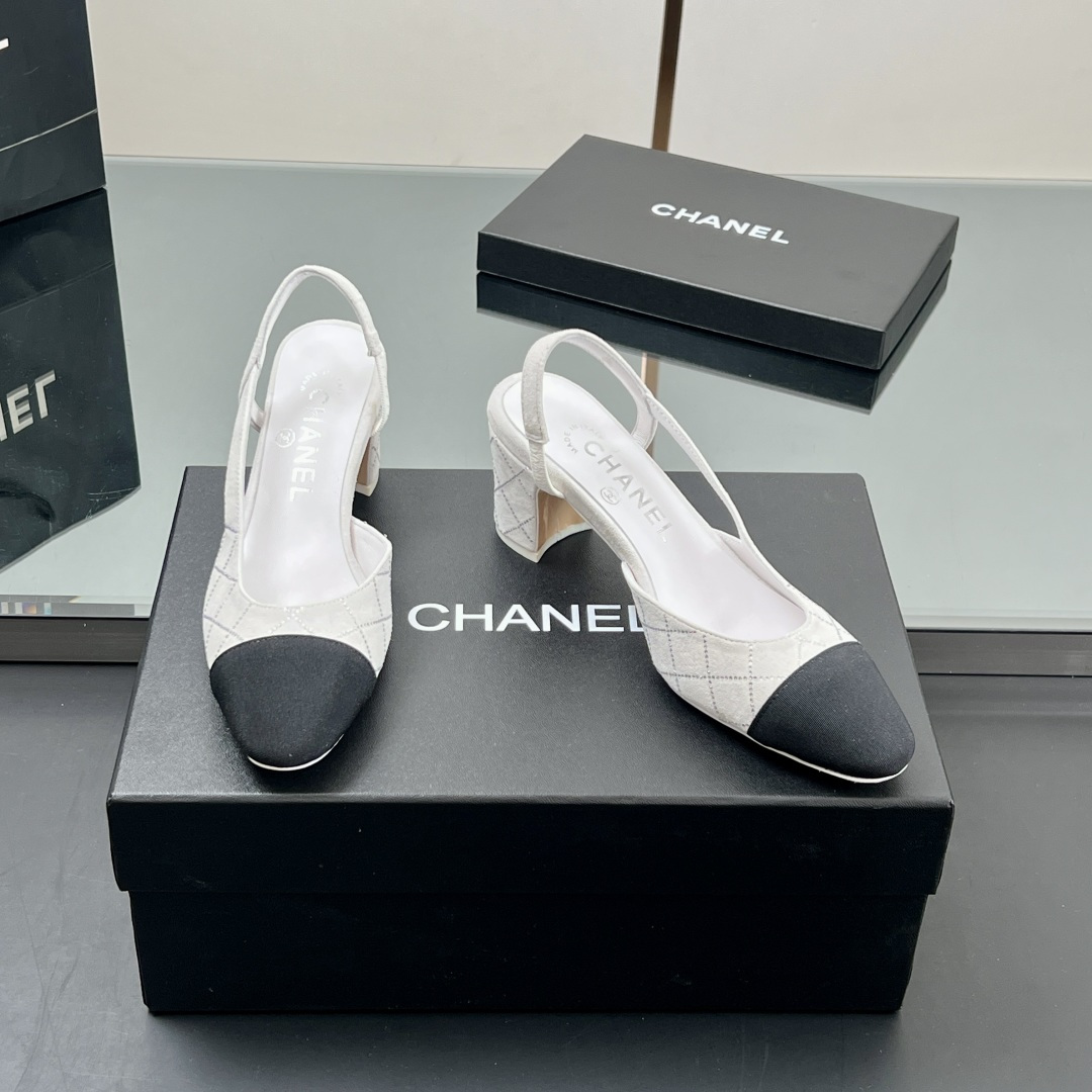 NO:232636,【Mainly recommended style】 Xiaoxiang Slingback classic series spliced ​​thick heel sandals single shoes. Fashionable classic sandals that all stars like. Simple and elegant, retro and intellectual. This pair can decorate your wardrobe all year round. The original counter is purchased and opened with mold, and the details are magnified and compared at will. Material is original customized fabric. Inner footbed sheepskin. Outsole original Italian leather soles. Size35~39 (34, 40, 41, 42 customization, no return or exchange) Heel height is 2.5CM (can be made of 6.5cm, 9cm) The original counter top luxury full set packaging, sandals, sandals, sheepskin, Leather soles19860909【主推款】 小香Slingback经典系列拼接粗跟凉鞋单鞋 全明星都喜欢的时尚经典凉鞋 简洁优雅、复古知性,这一双就能装扮一年四季你的衣橱 专柜原版购入开模,细节随意放大对比 材质原版定制面料 内里垫脚胎羊皮 大底原版意大利真皮大底 Size35～39（34、40、41、42定制不退换） 跟高2.5CM（可以做6.5cm,9cm） 原版专柜顶级豪华全套包装,凉鞋,sandals,sheepskin,Leather soles,Women's Shoes