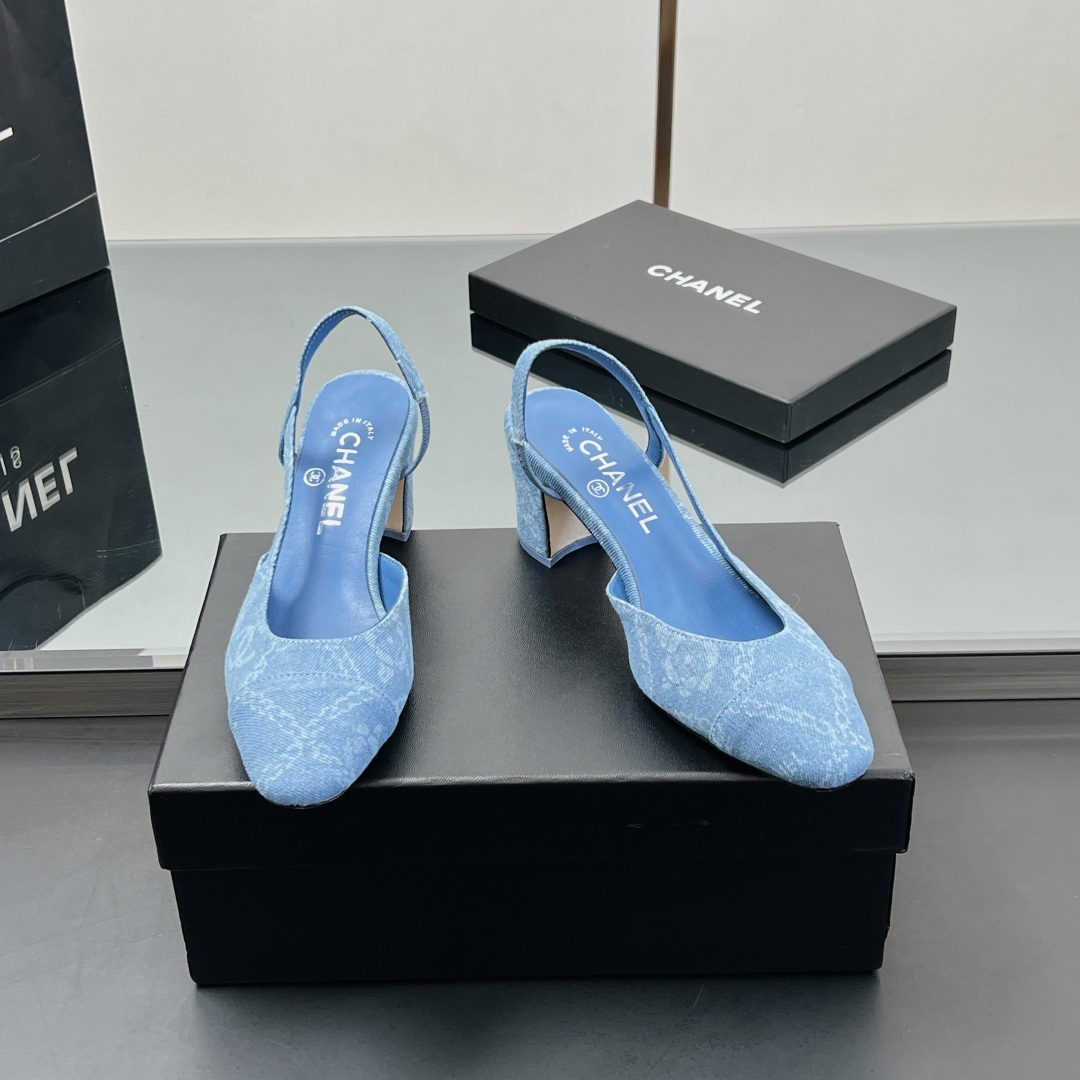 NO:232641,【Mainly recommended style】 Xiaoxiang Slingback classic series spliced ​​thick-heeled sandals shoes. Fashionable classic sandals that all stars like. Simple and elegant, retro and intellectual. This pair can decorate your wardrobe all year round. Original customized fabric. Inner footbed sheepskin. Outsole original Italian leather outsole. Size35~39 (34, 40, 41, 42 customization, no return or exchange) Heel height 2.5CM; 6.5cm; 9cm three heel height. Original counter top luxury full packaging, sandals, sandals, sheepskin, Leather soles19860909【主推款】 小香Slingback经典系列拼接粗跟凉鞋单鞋 全明星都喜欢的时尚经典凉鞋 简洁优雅、复古知性,这一双就能装扮一年四季你的衣橱 材质原版定制面料 内里垫脚胎羊皮 大底原版意大利真皮大底 Size35～39（34、40、41、42定制不退换） 跟高2.5CM；6.5cm；9cm三个跟高 原版专柜顶级豪华全套包装,凉鞋,sandals,sheepskin,Leather soles,Women's Shoes