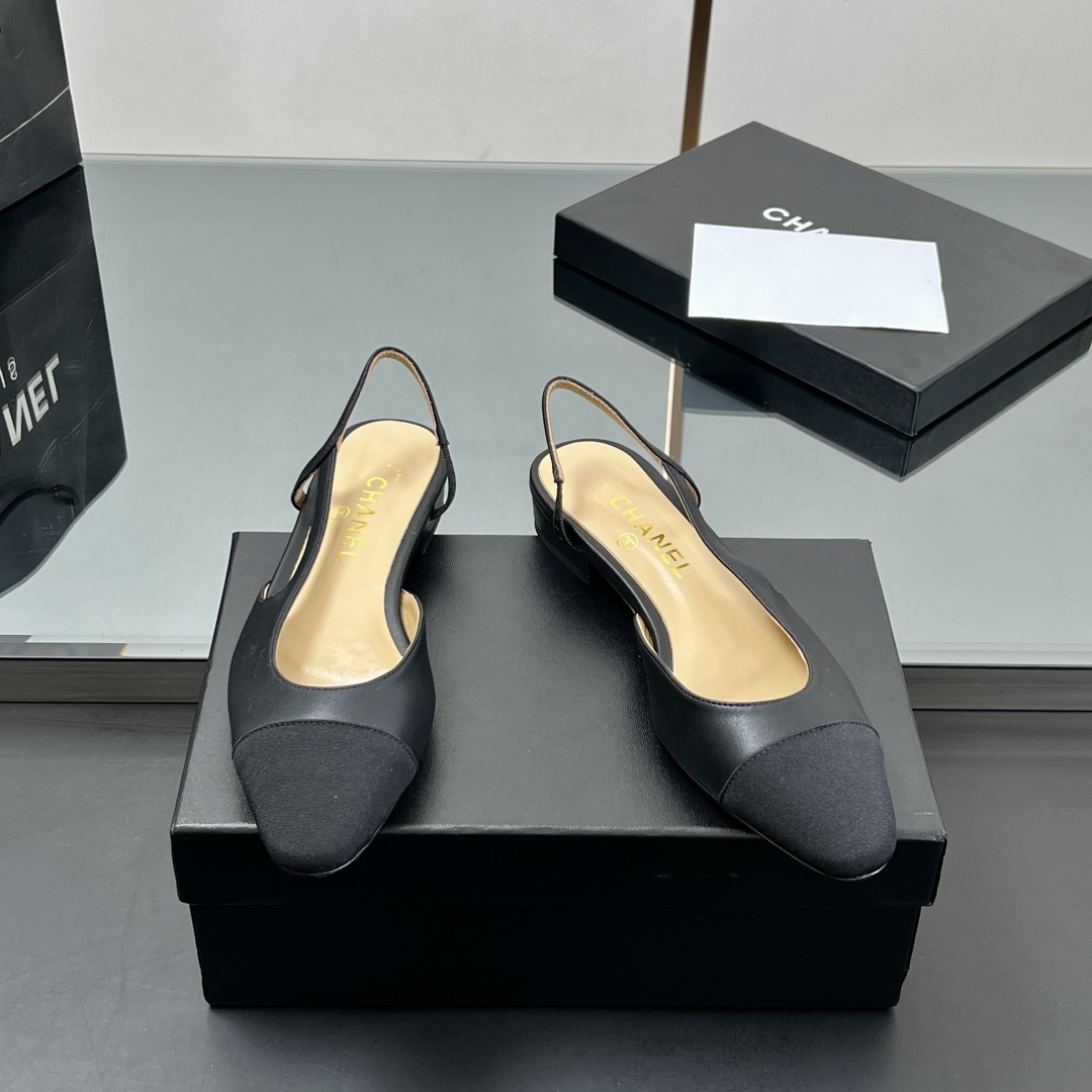 NO:233446,【Mainly recommended style】 Xiaoxiang Slingback classic series spliced ​​thick heel sandals single shoes. Fashionable classic sandals that all stars like. Simple and elegant, retro and intellectual. This pair can decorate your wardrobe all year round. The original counter is purchased and opened with mold, and the details are magnified and compared at will. Material is original customized fabric. Inner footbed sheepskin. Outsole original Italian leather soles. Size35~39 (34, 40, 41, 42 customization, no return or exchange) Heel height is 2.5CM (can be made of 6.5cm, 9cm) The original counter top luxury full set packaging, sandals, sandals, sheepskin, Leather soles19860909【主推款】 小香Slingback经典系列拼接粗跟凉鞋单鞋 全明星都喜欢的时尚经典凉鞋 简洁优雅、复古知性,这一双就能装扮一年四季你的衣橱 专柜原版购入开模,细节随意放大对比 材质原版定制面料 内里垫脚胎羊皮 大底原版意大利真皮大底 Size35～39（34、40、41、42定制不退换） 跟高2.5CM（可以做6.5cm,9cm） 原版专柜顶级豪华全套包装,凉鞋,sandals,sheepskin,Leather soles,Women's Shoes